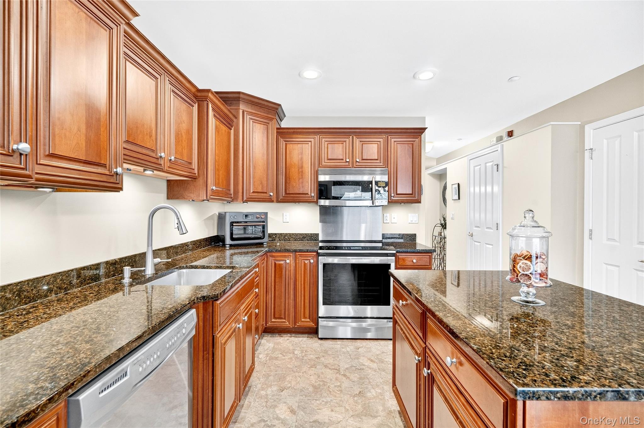 #16 photo, 14 Harbor Pointe Drive, Haverstraw , NY 10927