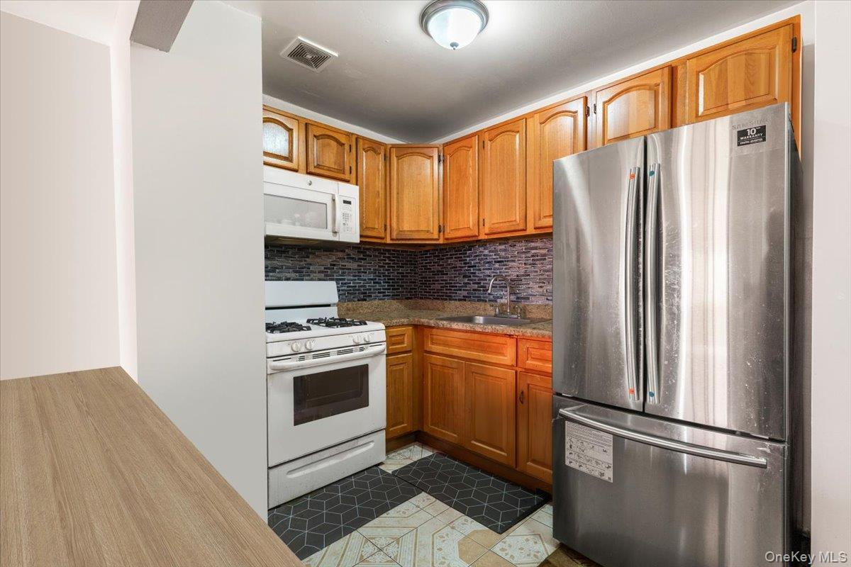 #18 photo, 1827 Patterson Avenue, Bronx , NY 10473