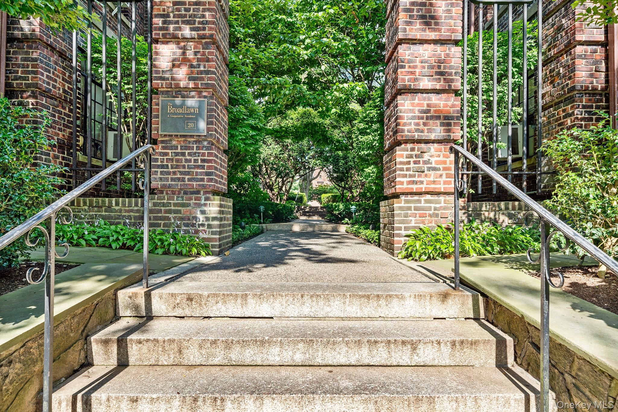 #13 photo, 20 N Broadway, White Plains , NY 10601