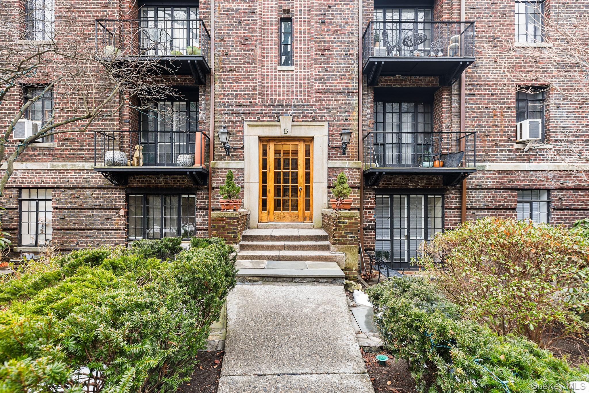 #15 photo, 20 N Broadway, White Plains , NY 10601