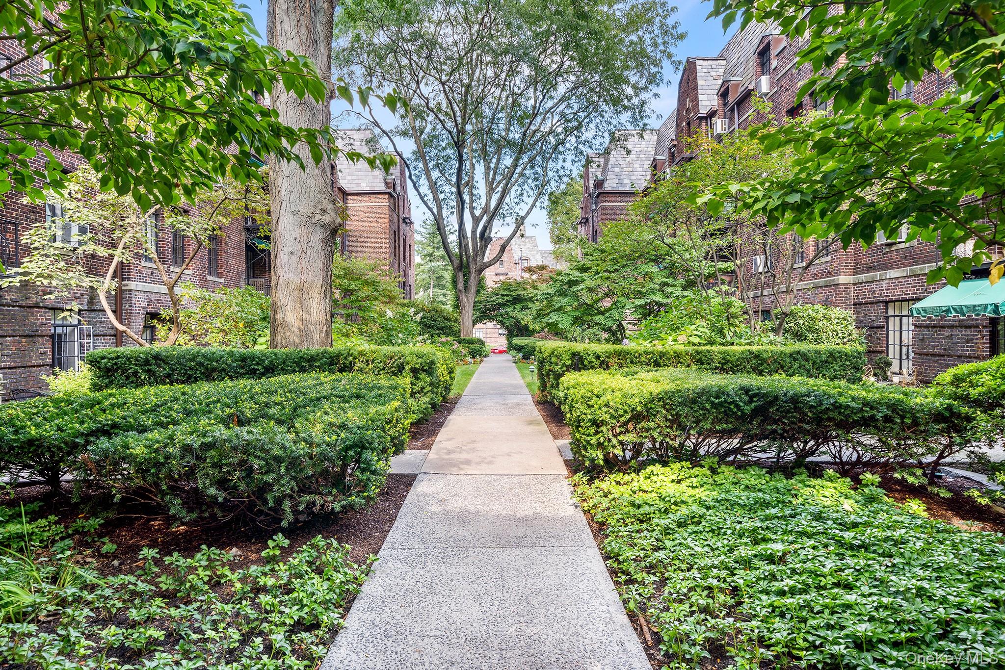 #16 photo, 20 N Broadway, White Plains , NY 10601