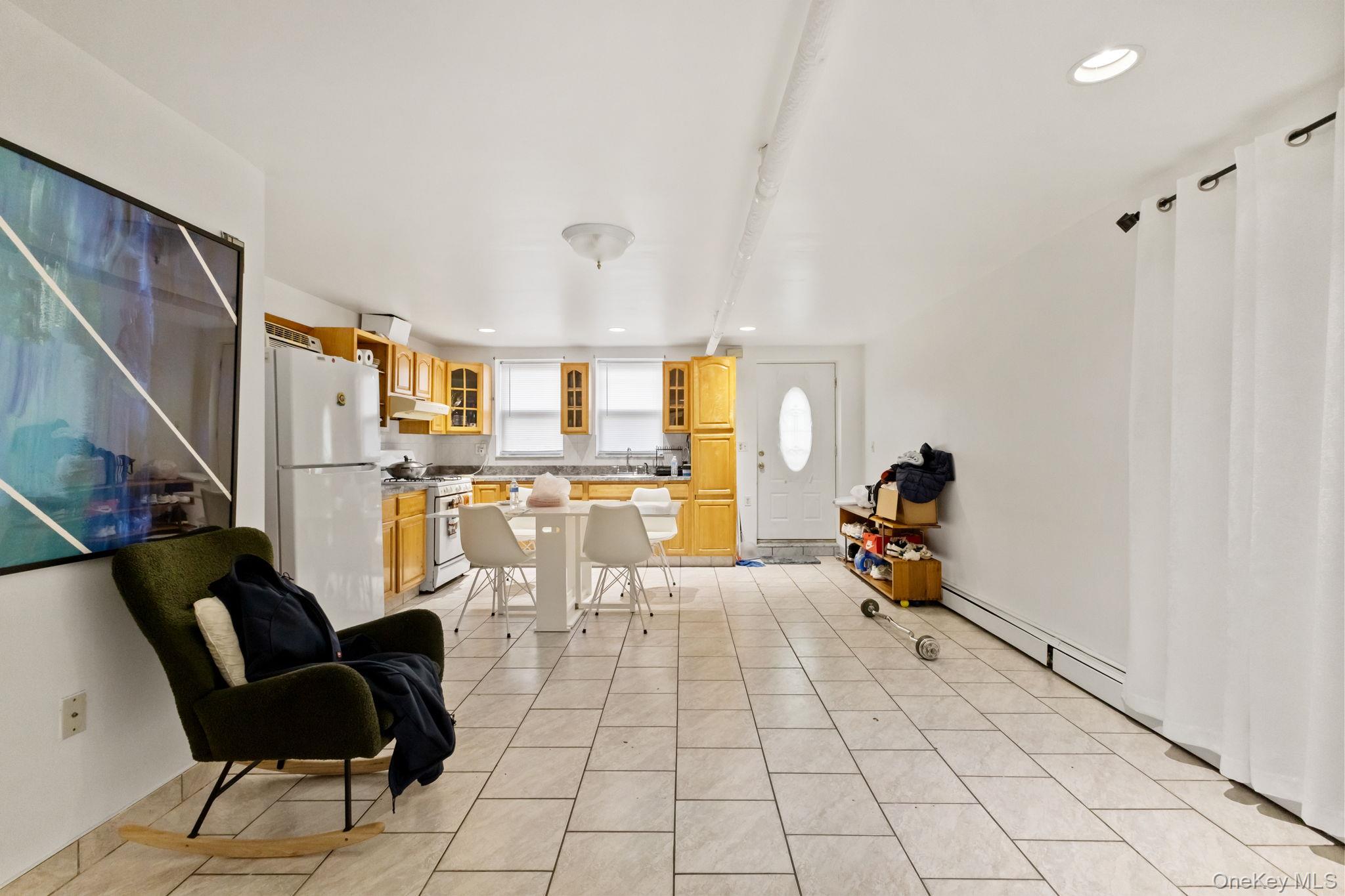 #13 photo, 953 Rhinelander Avenue, Bronx , NY 10462