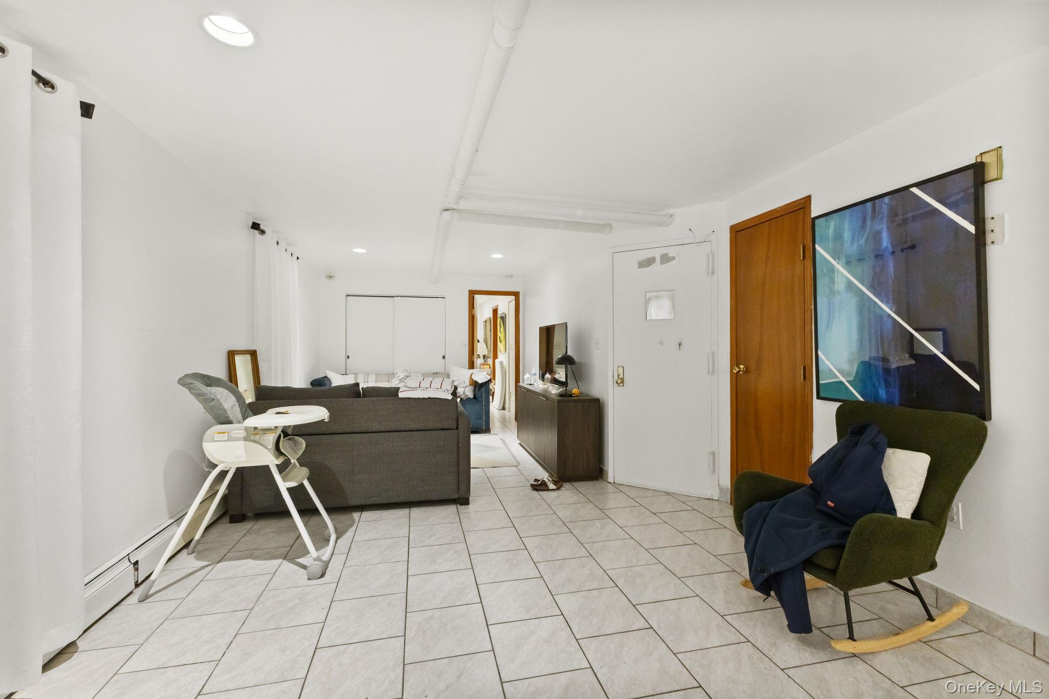 #14 photo, 953 Rhinelander Avenue, Bronx , NY 10462