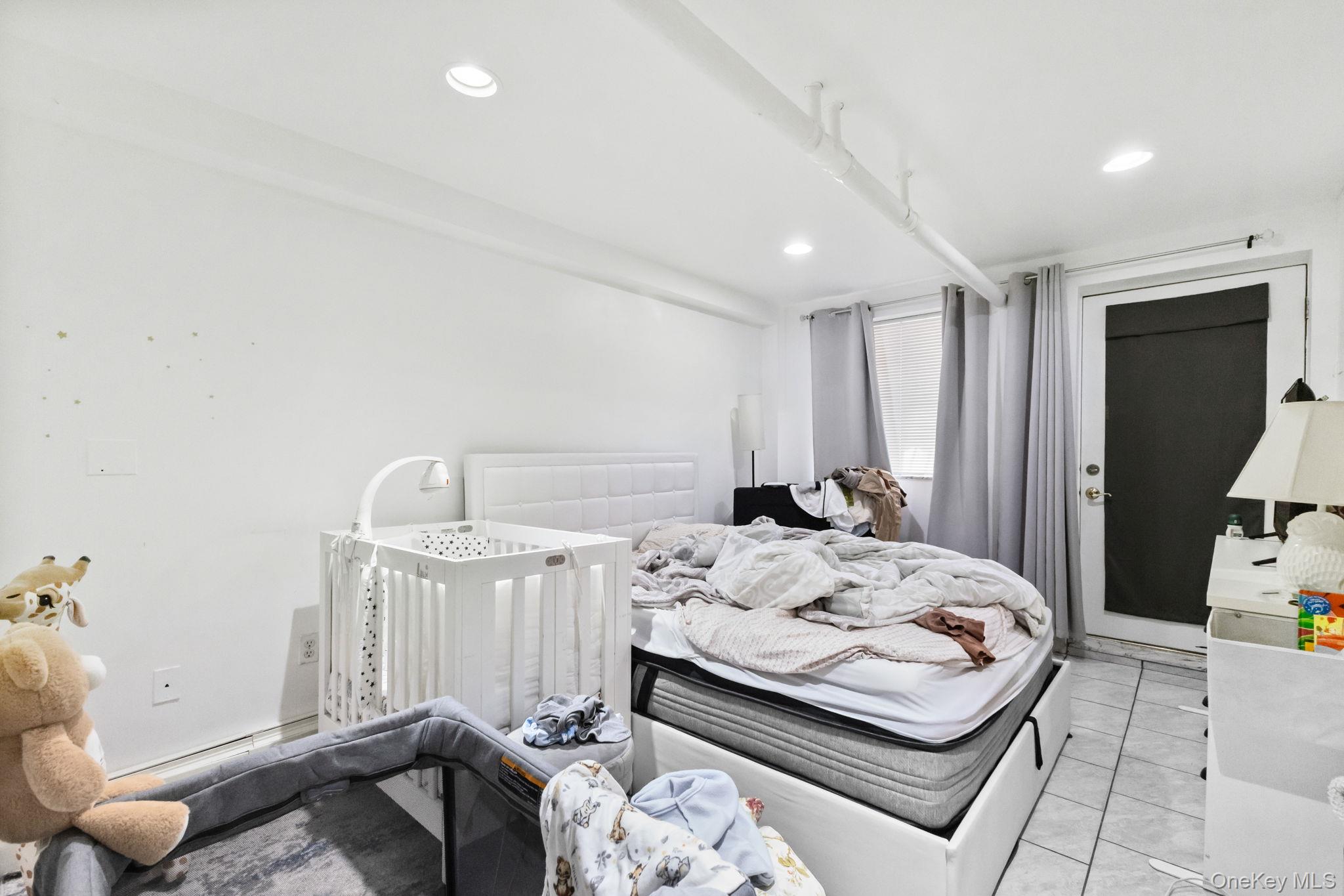 #15 photo, 953 Rhinelander Avenue, Bronx , NY 10462