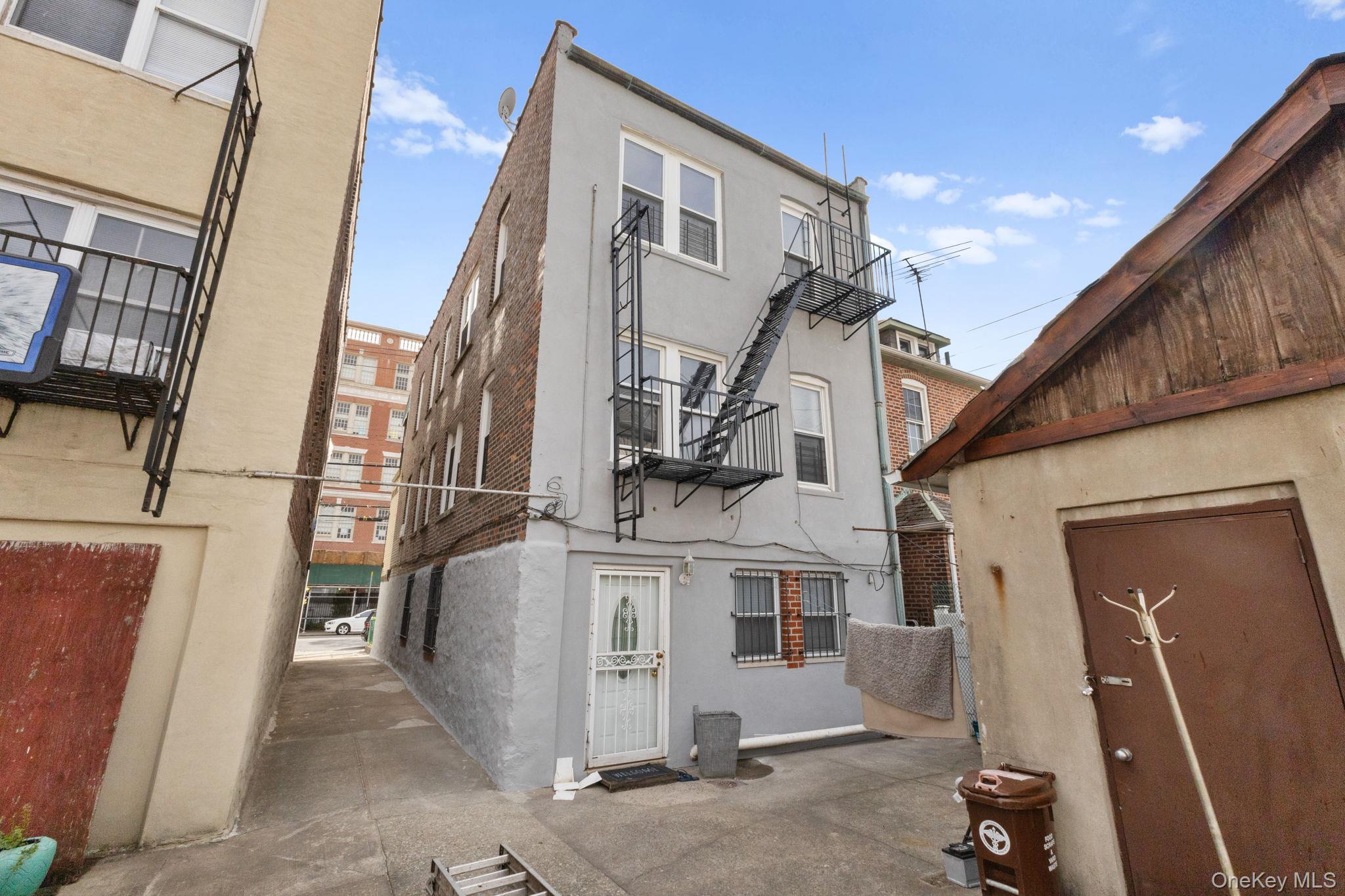 #3 photo, 953 Rhinelander Avenue, Bronx , NY 10462