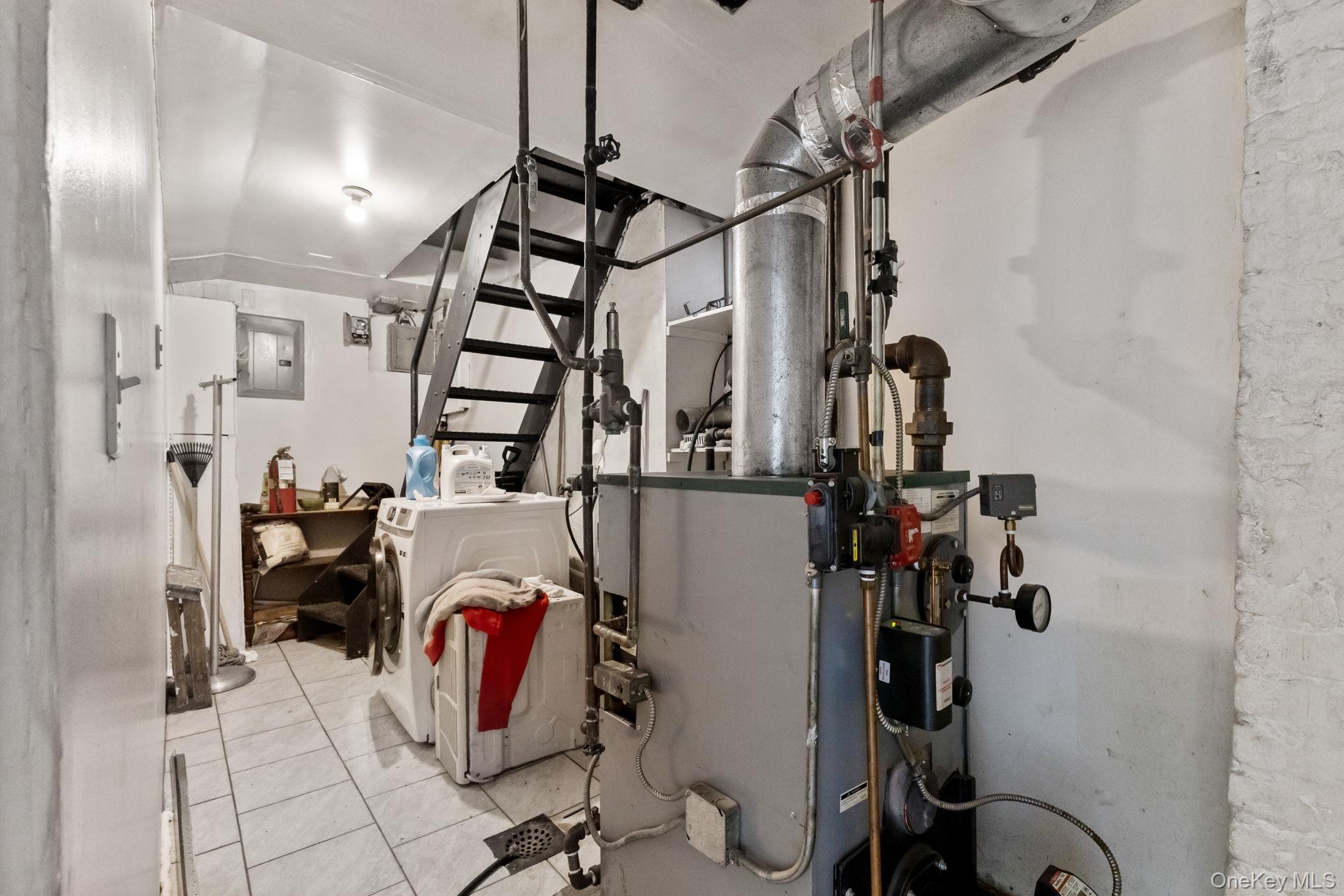 #5 photo, 953 Rhinelander Avenue, Bronx , NY 10462