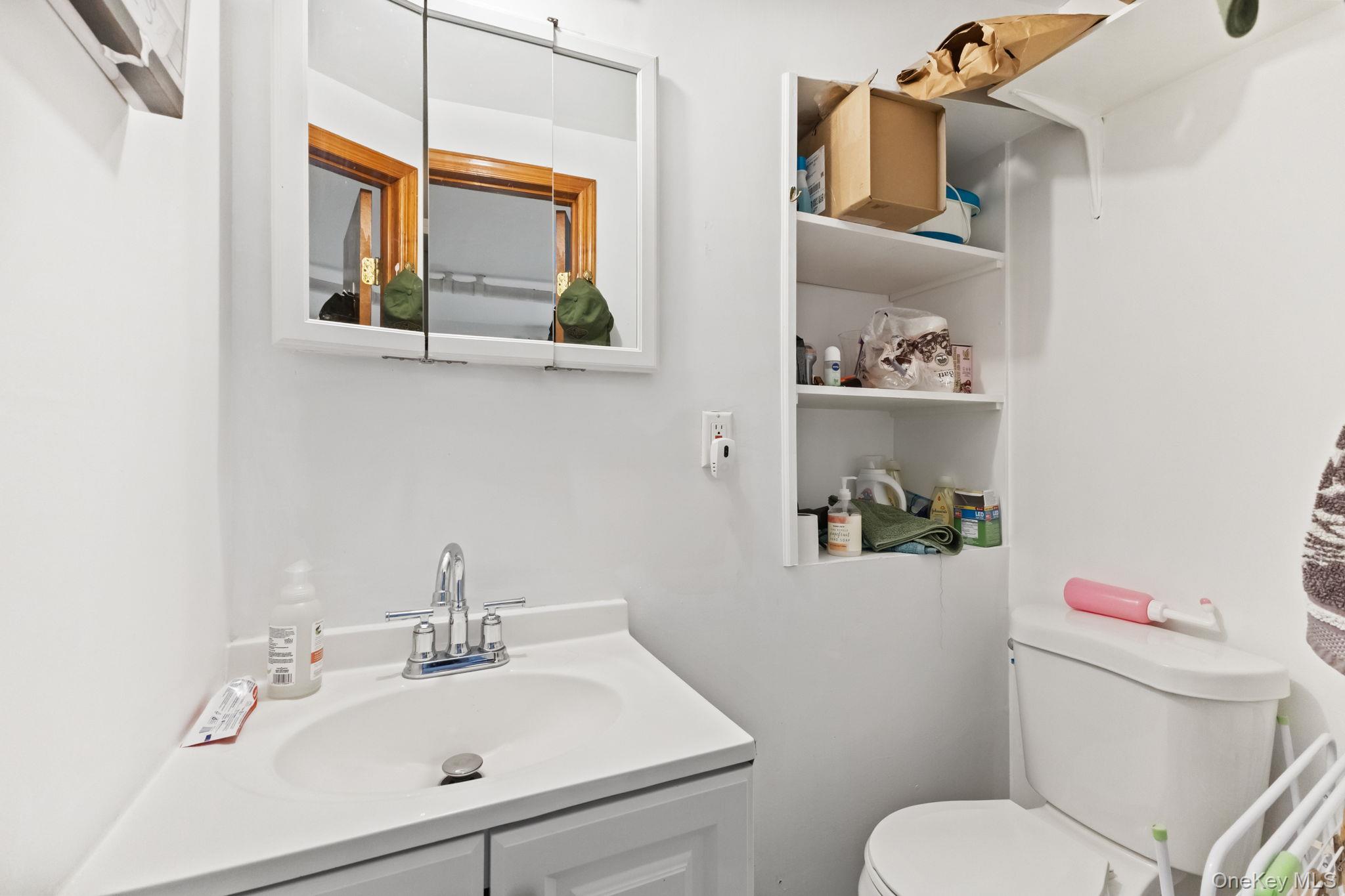 #6 photo, 953 Rhinelander Avenue, Bronx , NY 10462