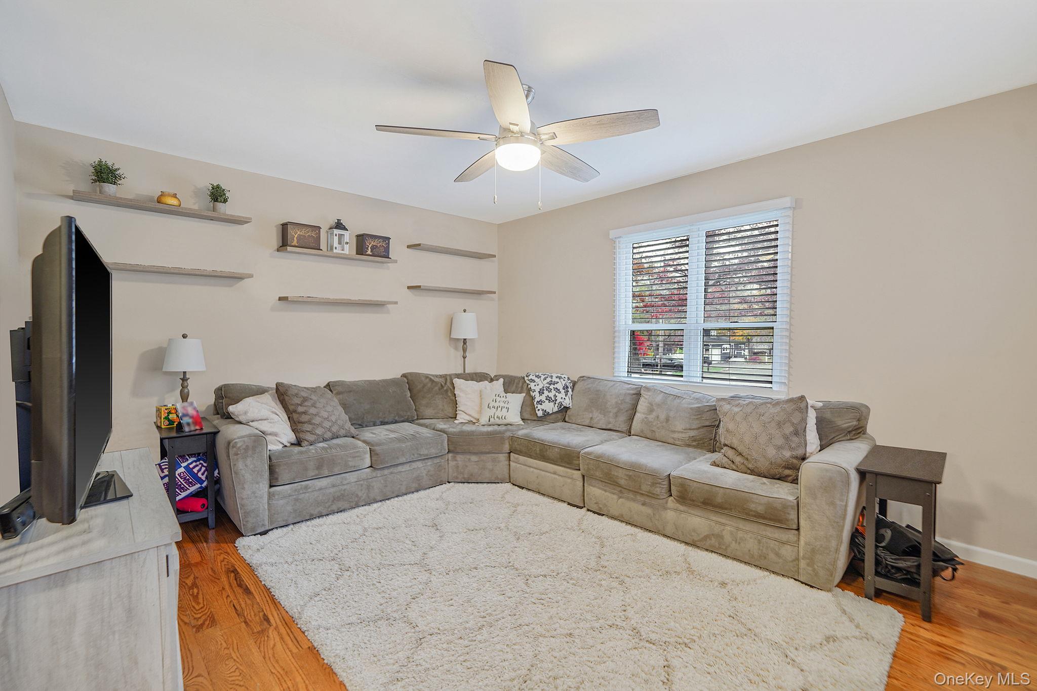 #7 photo, 4 Willow Road, Rocky Point , NY 11778