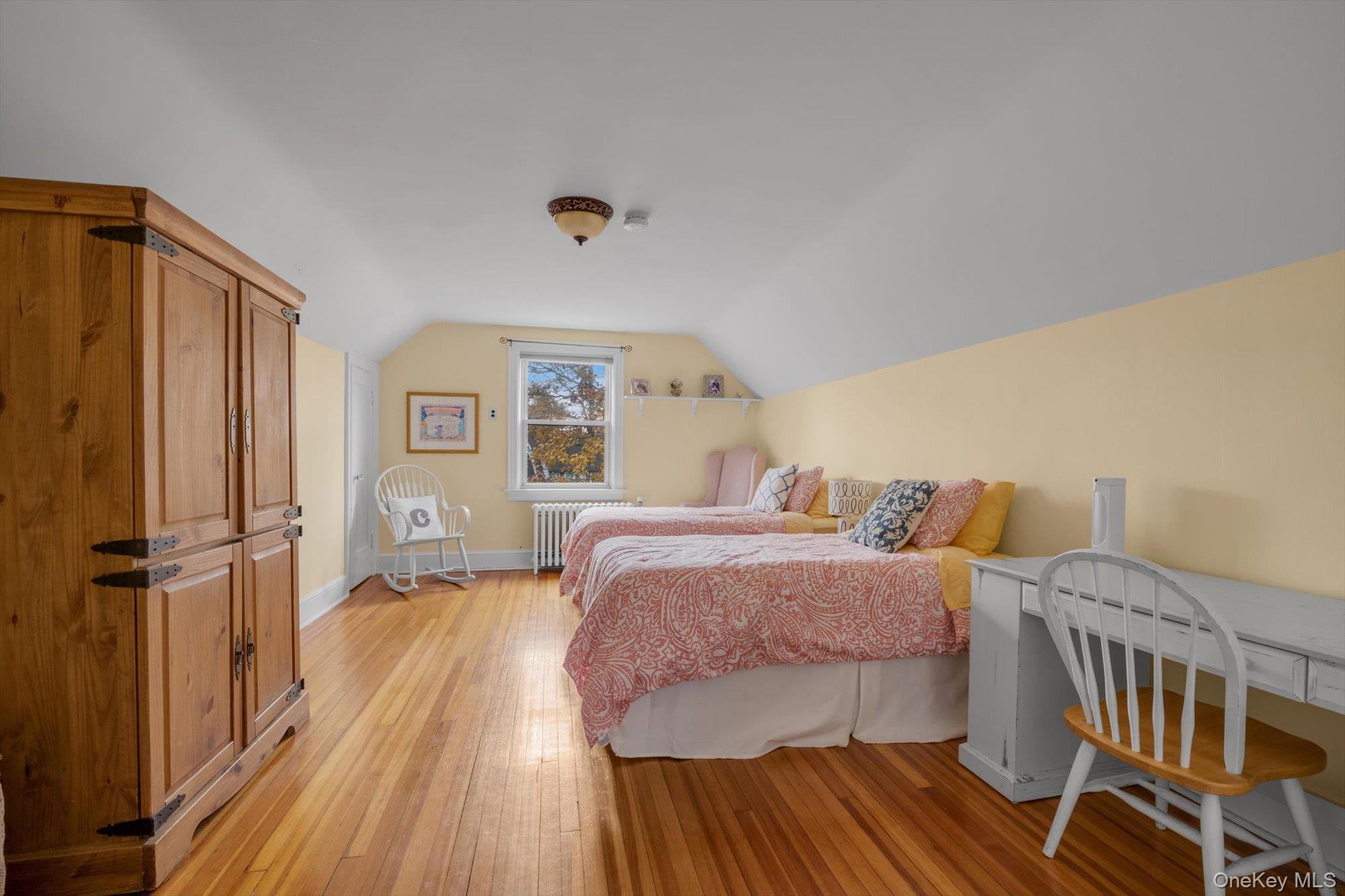 #19 photo, 3 Station Road, Great Neck , NY 11023