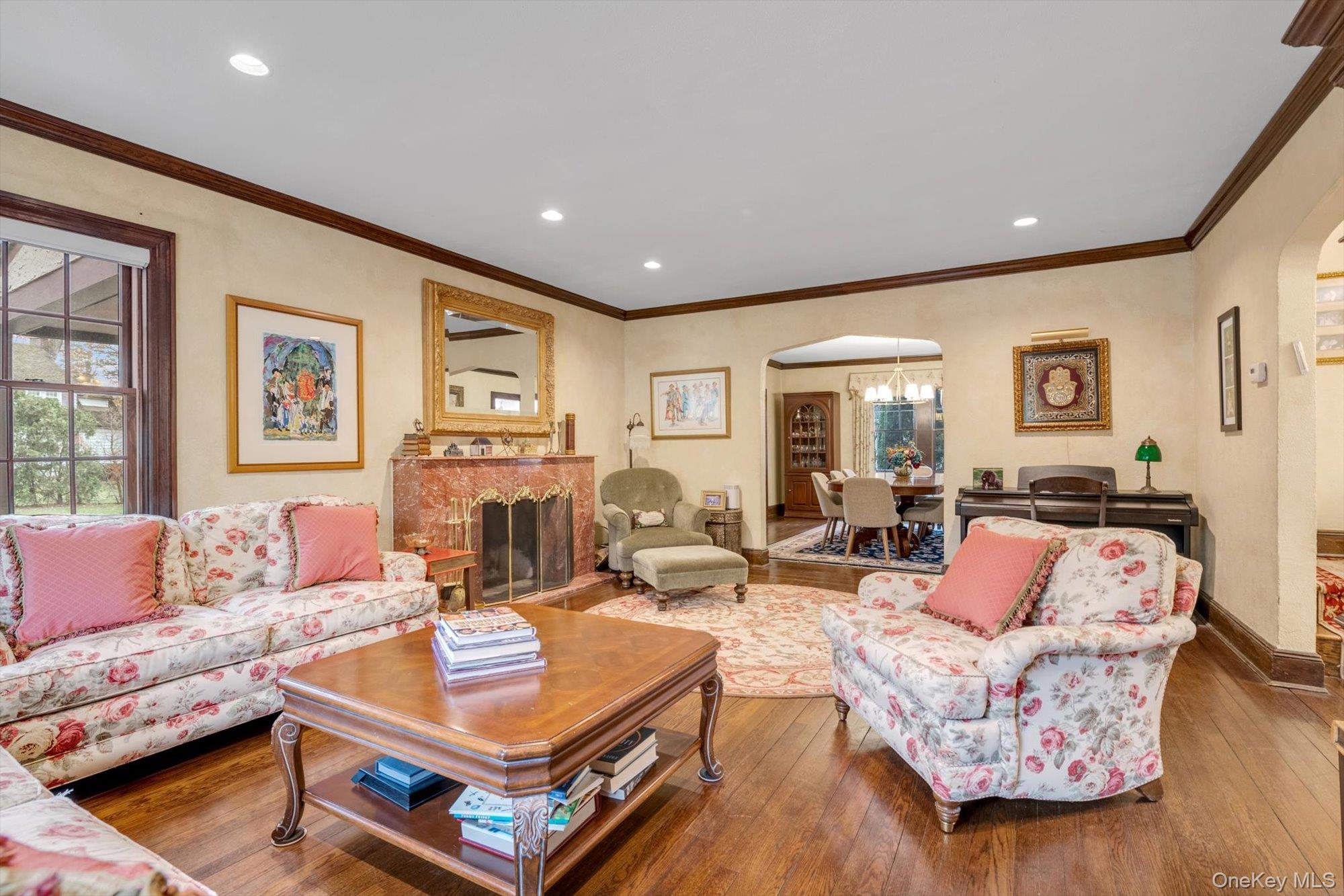 #6 photo, 3 Station Road, Great Neck , NY 11023