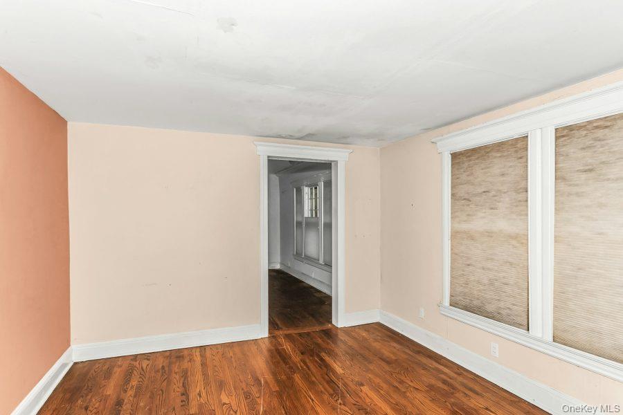 #4 photo, 113 Murray Avenue, Port Washington , NY 11050