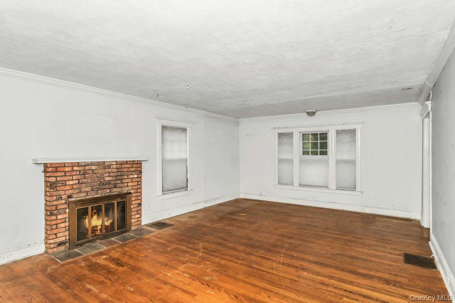 #8 photo, 113 Murray Avenue, Port Washington , NY 11050