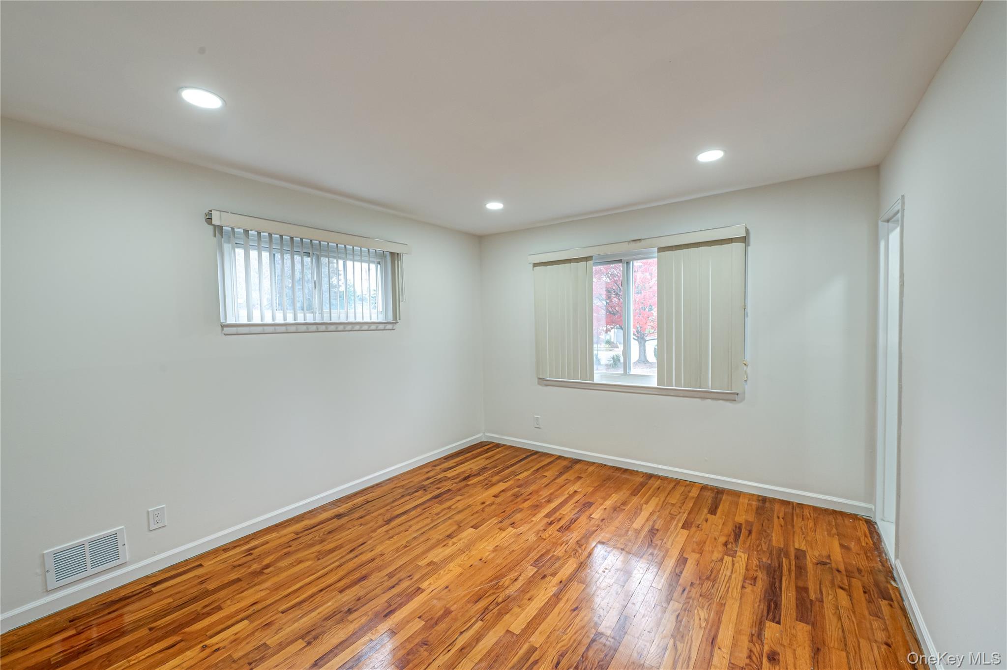 #6 photo, 10 Gerhard Road, Plainview , NY 11803