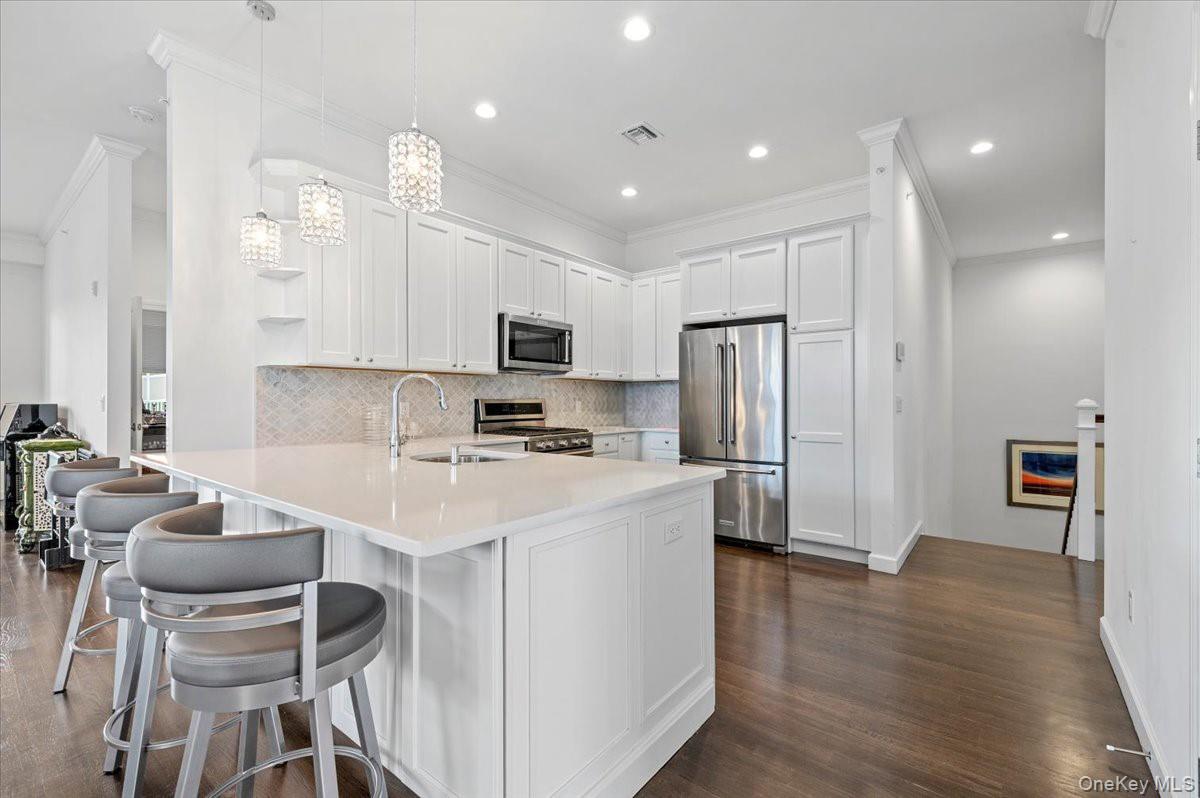 #3 photo, 240 Fall Court, Elwood , NY 11731