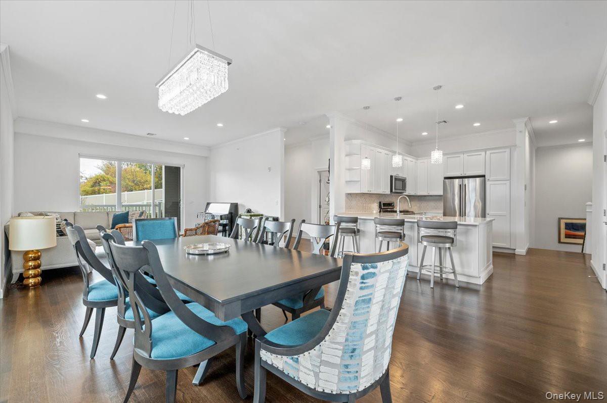 #5 photo, 240 Fall Court, Elwood , NY 11731