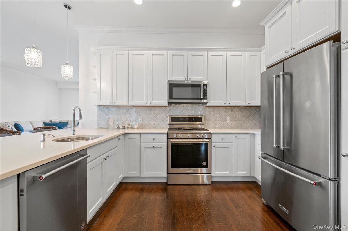 #7 photo, 240 Fall Court, Elwood , NY 11731