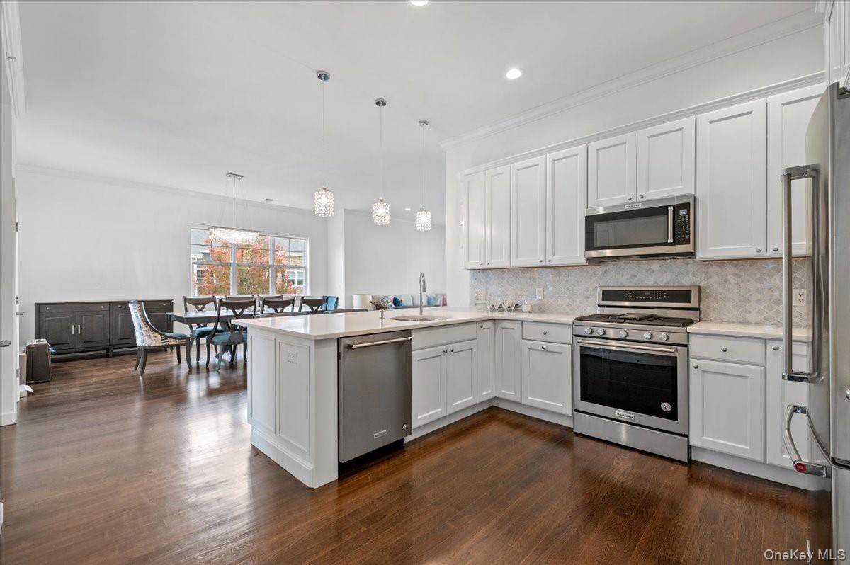 #8 photo, 240 Fall Court, Elwood , NY 11731