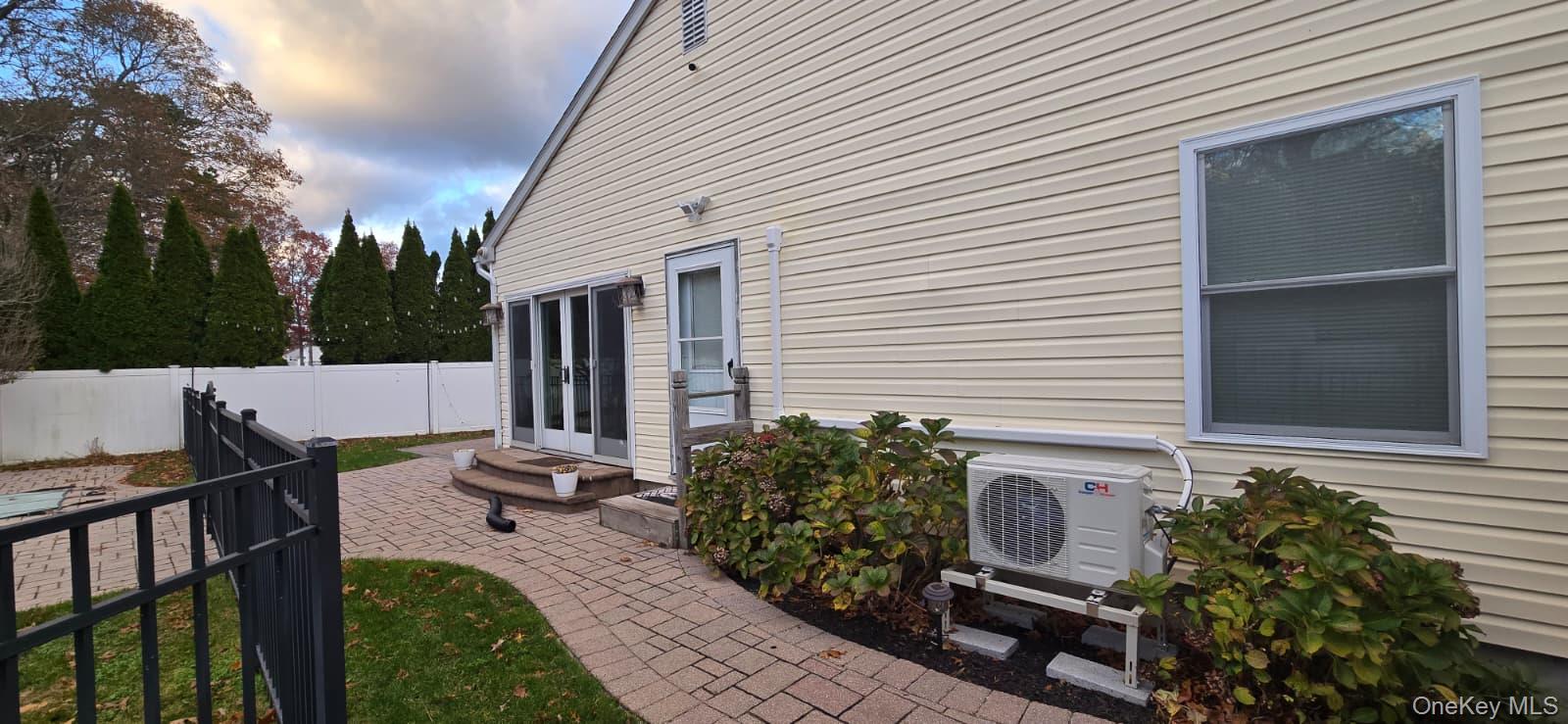 #3 photo, 21 Camp Fire Lane, Coram , NY 11727