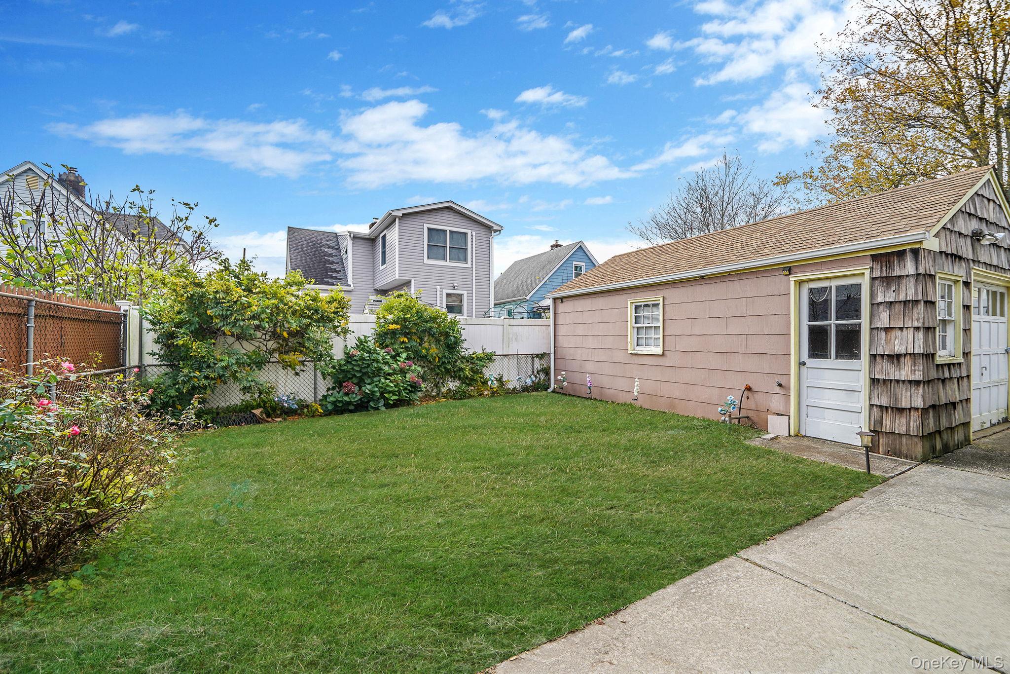 #2 photo, 15 Berkshire Road, Merrick , NY 11566