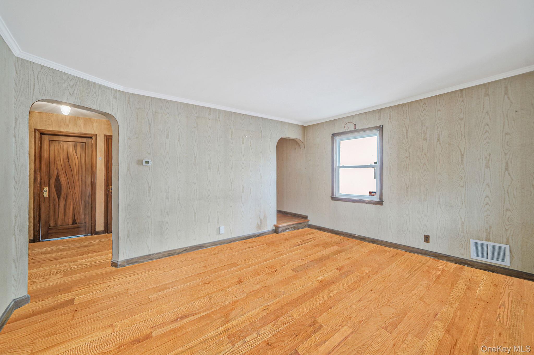 #3 photo, 15 Berkshire Road, Merrick , NY 11566