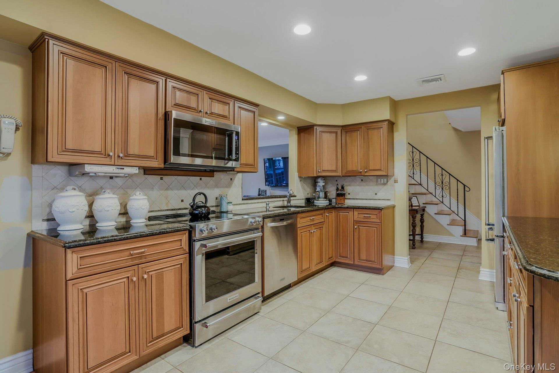 #10 photo, 89 Walnut Street, Lake Grove , NY 11755