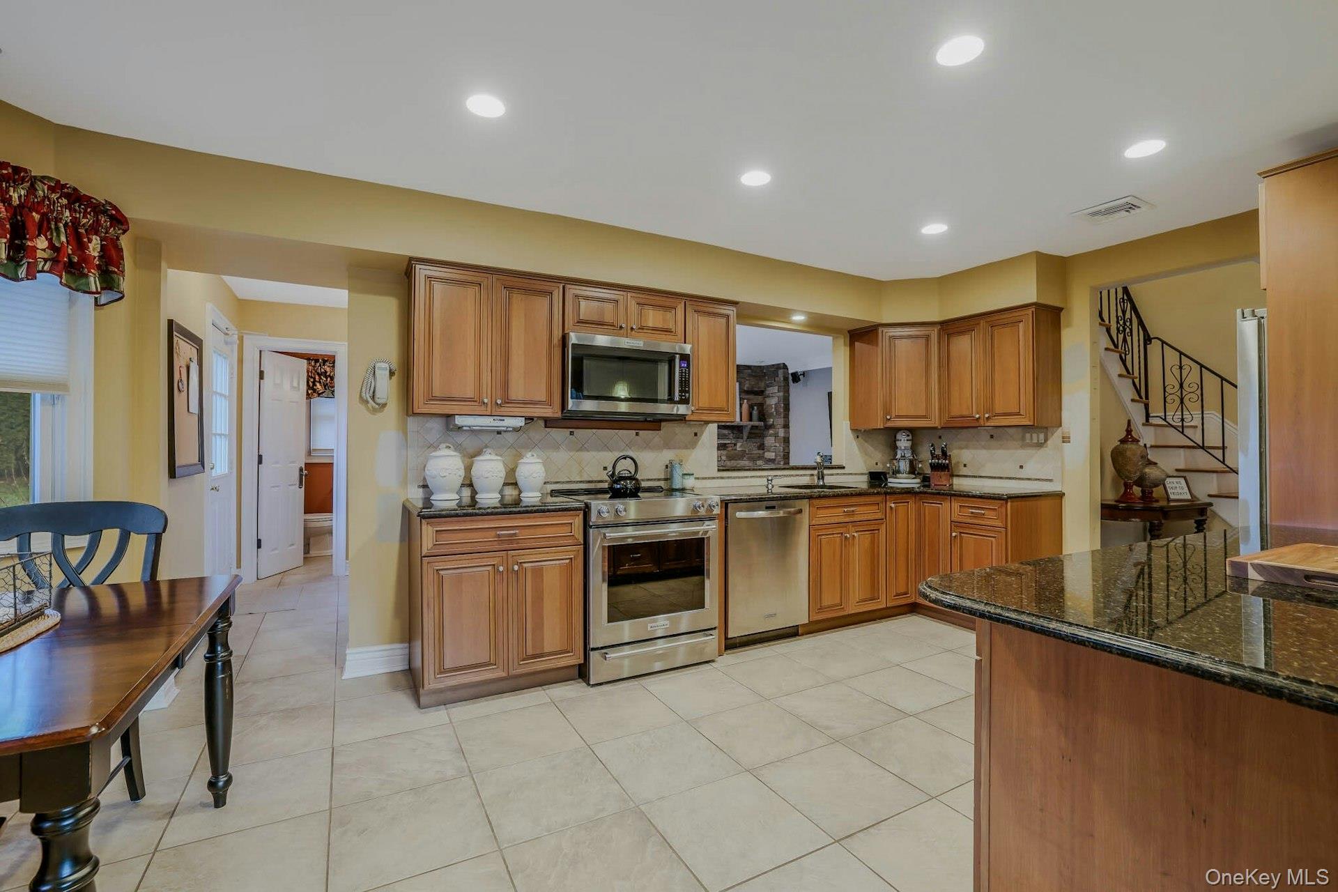 #8 photo, 89 Walnut Street, Lake Grove , NY 11755