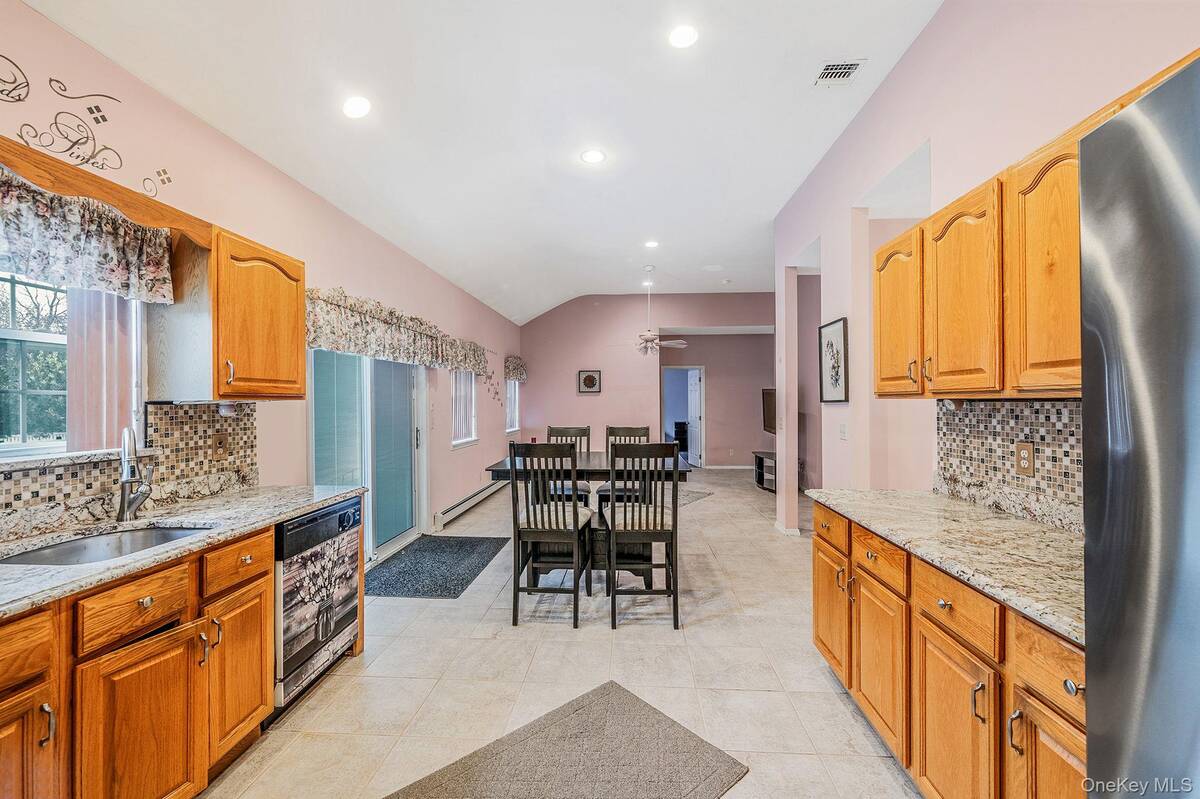 #13 photo, 1 Monaco Court, サフォーク郡 Ronkonkoma , NY 11779