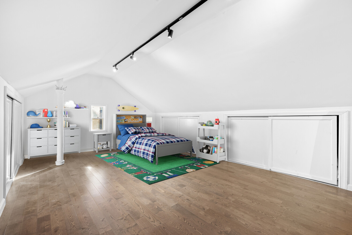 #7 photo, 27-24 165TH Street, Flushing , NY 11358