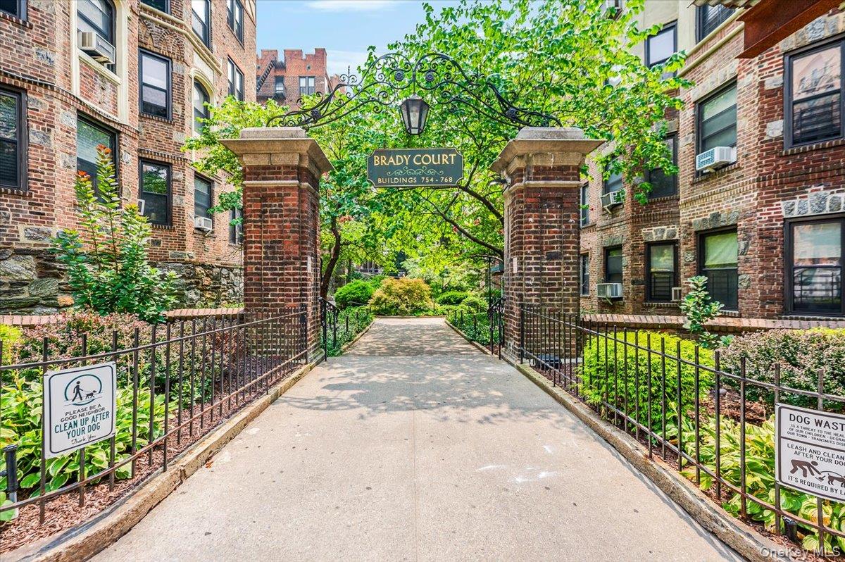 #1 photo, 758 Brady, Bronx , NY 10462