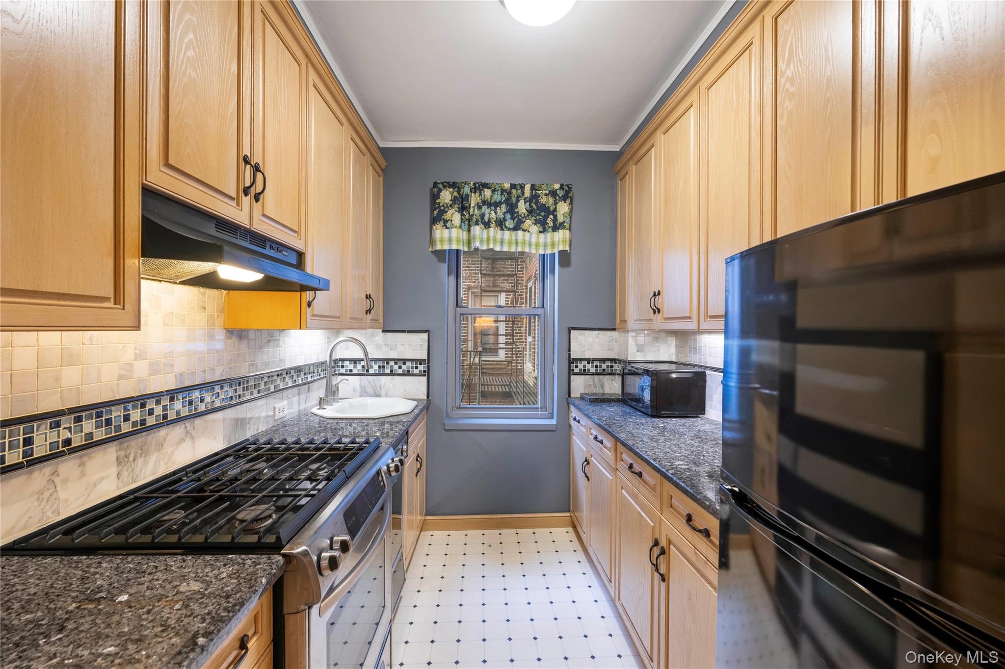 #9 photo, 4445 Post Road, Bronx , NY 10471