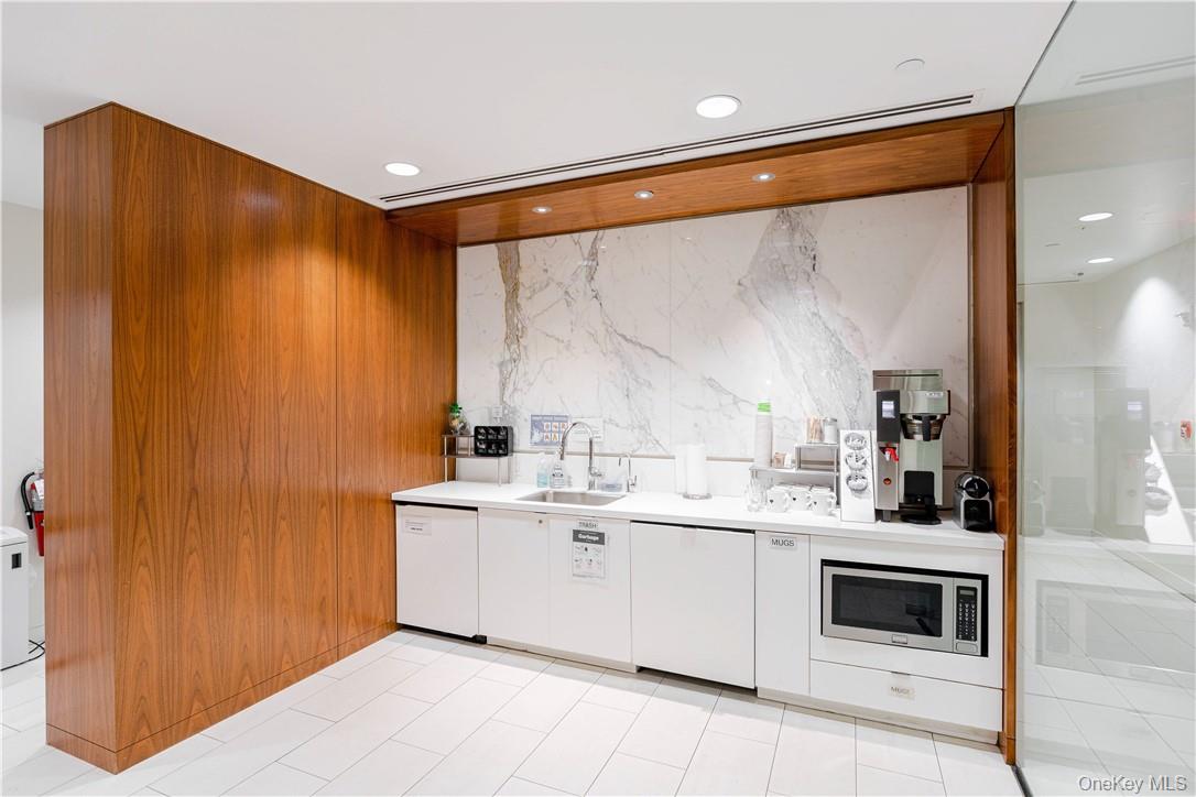 #12 photo, 1140 6th Avenue, New York (Manhattan) , NY 10036