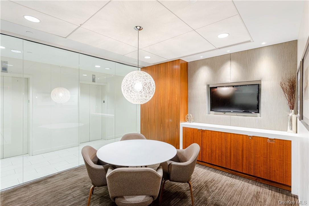 #8 photo, 1140 6th Avenue, New York (Manhattan) , NY 10036