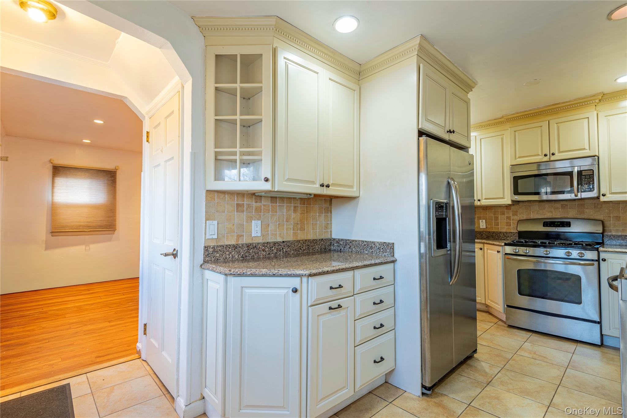 #8 photo, 7836 271st Street, New Hyde Park , NY 11040