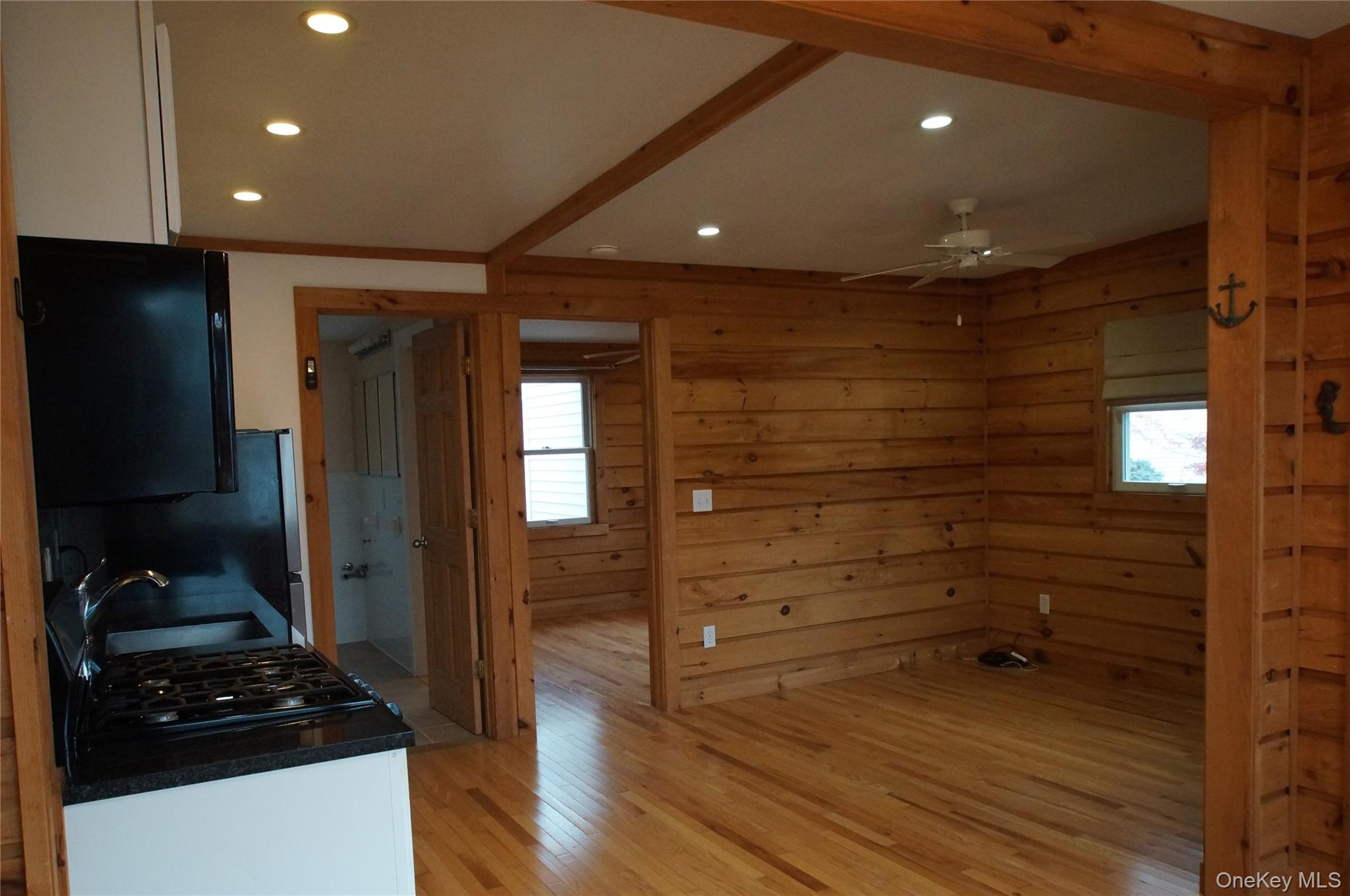 #5 photo, 12 E Tiana Road, Hampton Bays , NY 11946