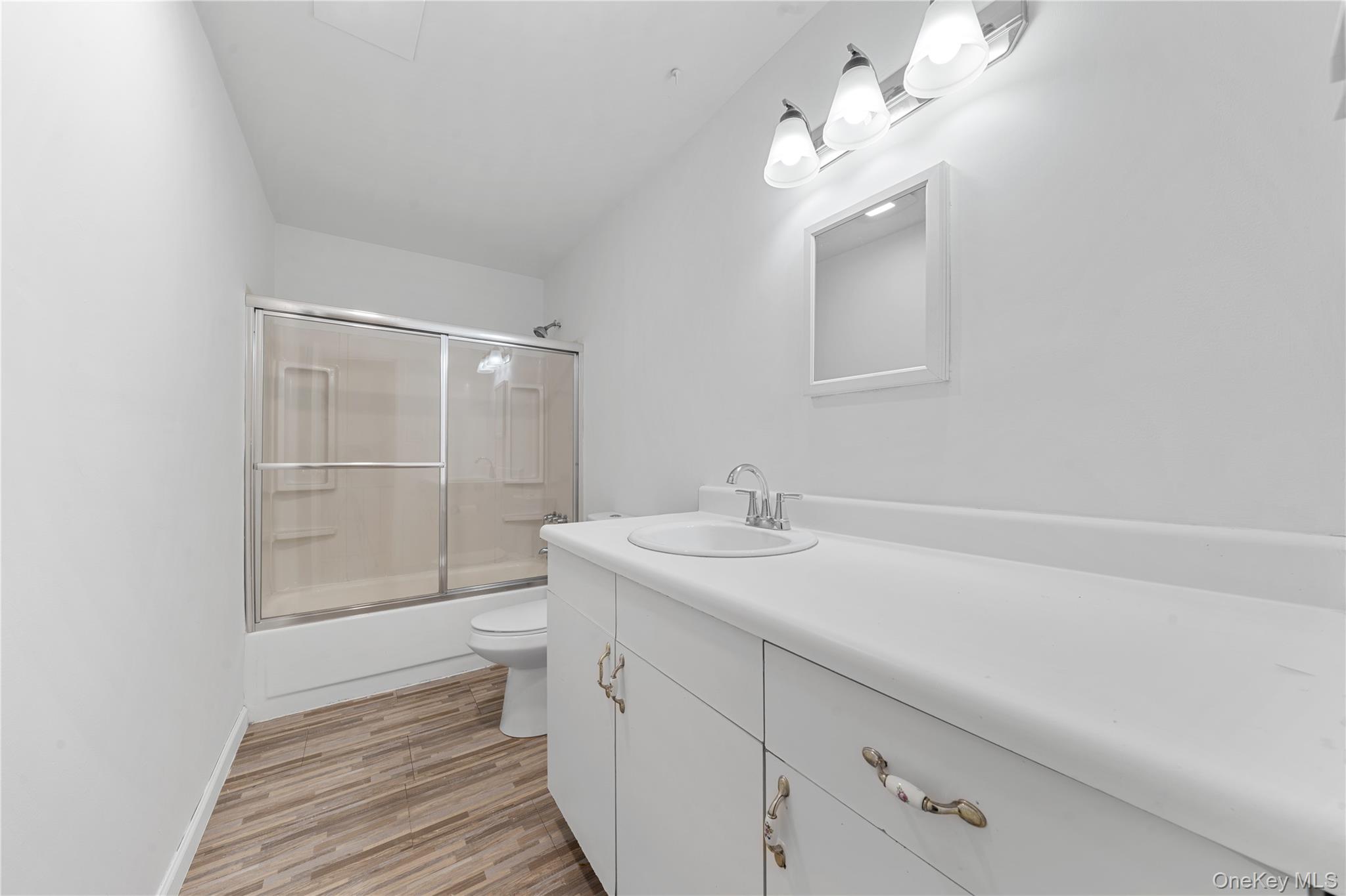 #14 photo, 34 Wooded Way, Calverton , NY 11933