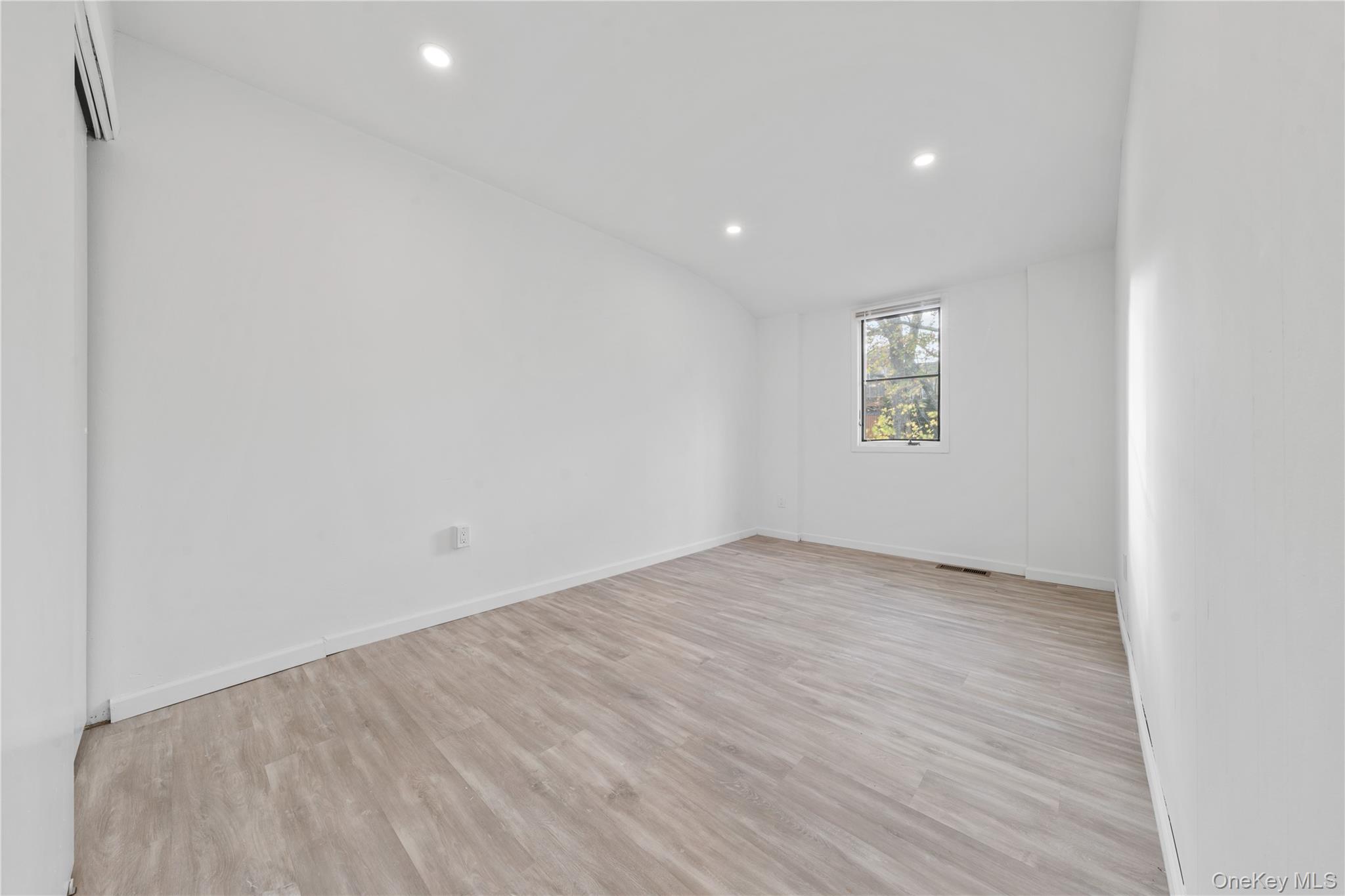 #15 photo, 34 Wooded Way, Calverton , NY 11933