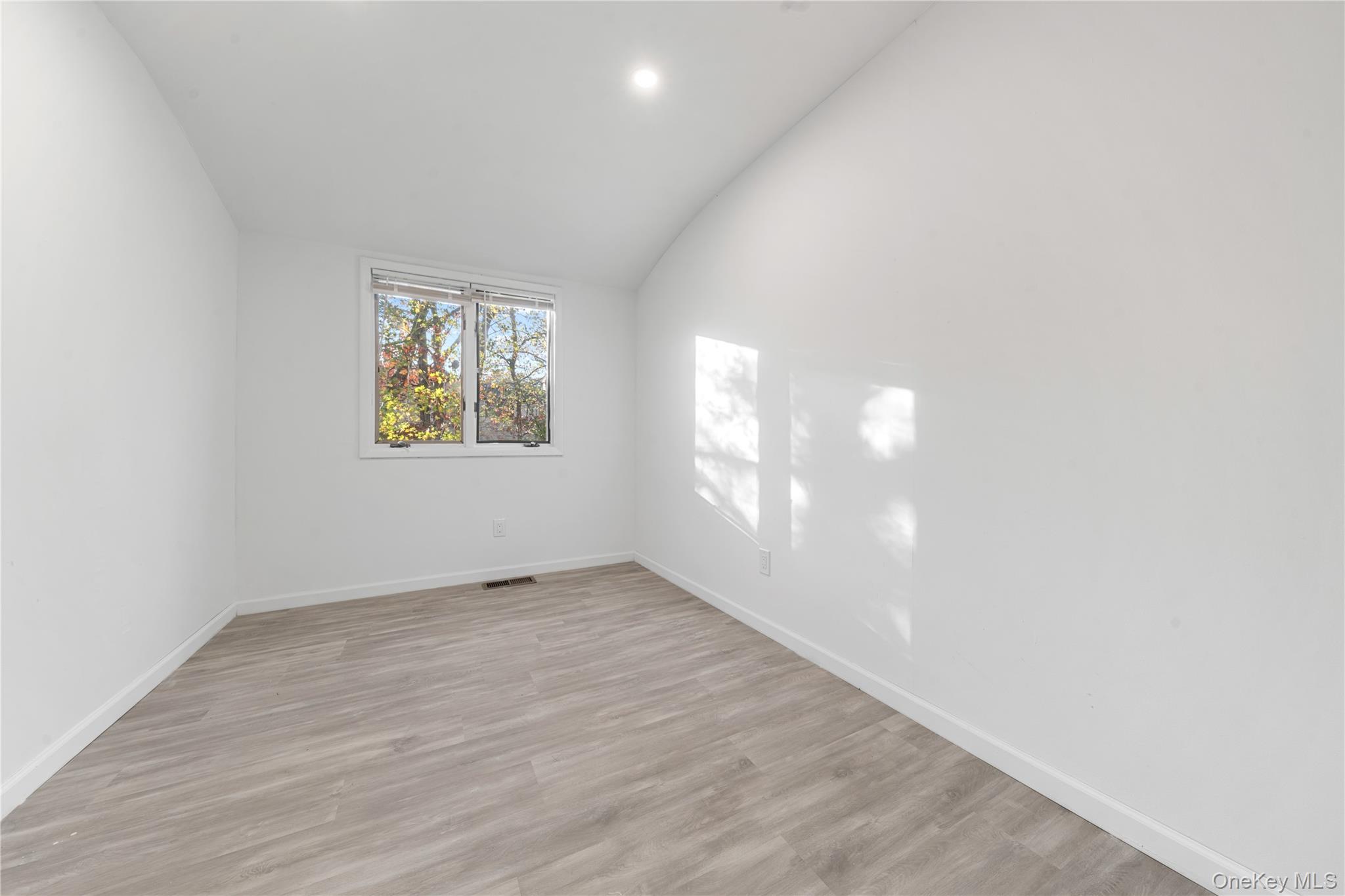 #16 photo, 34 Wooded Way, Calverton , NY 11933