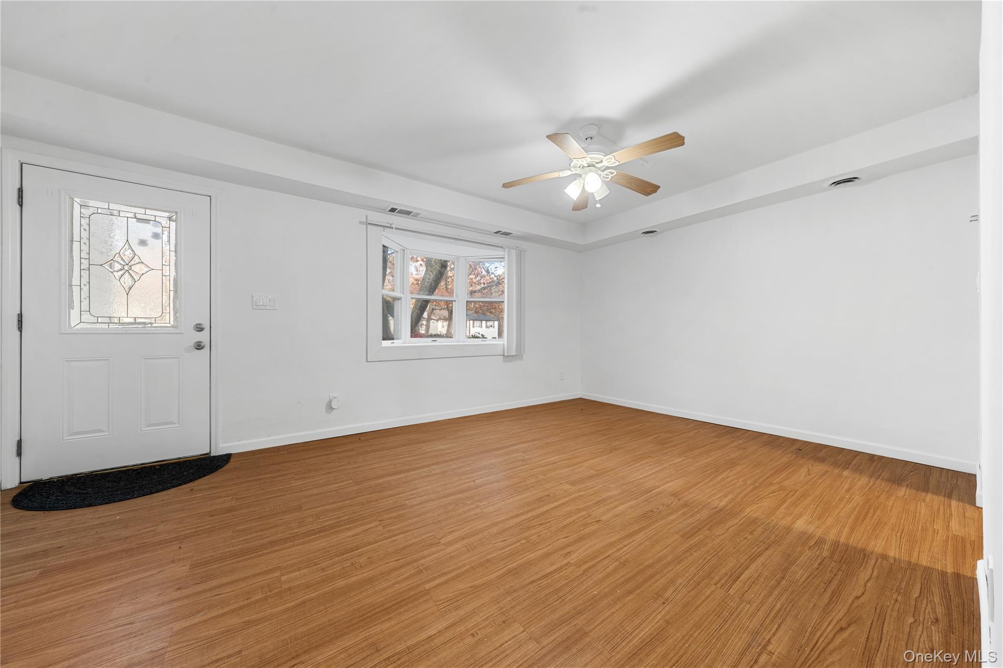 #4 photo, 34 Wooded Way, Calverton , NY 11933