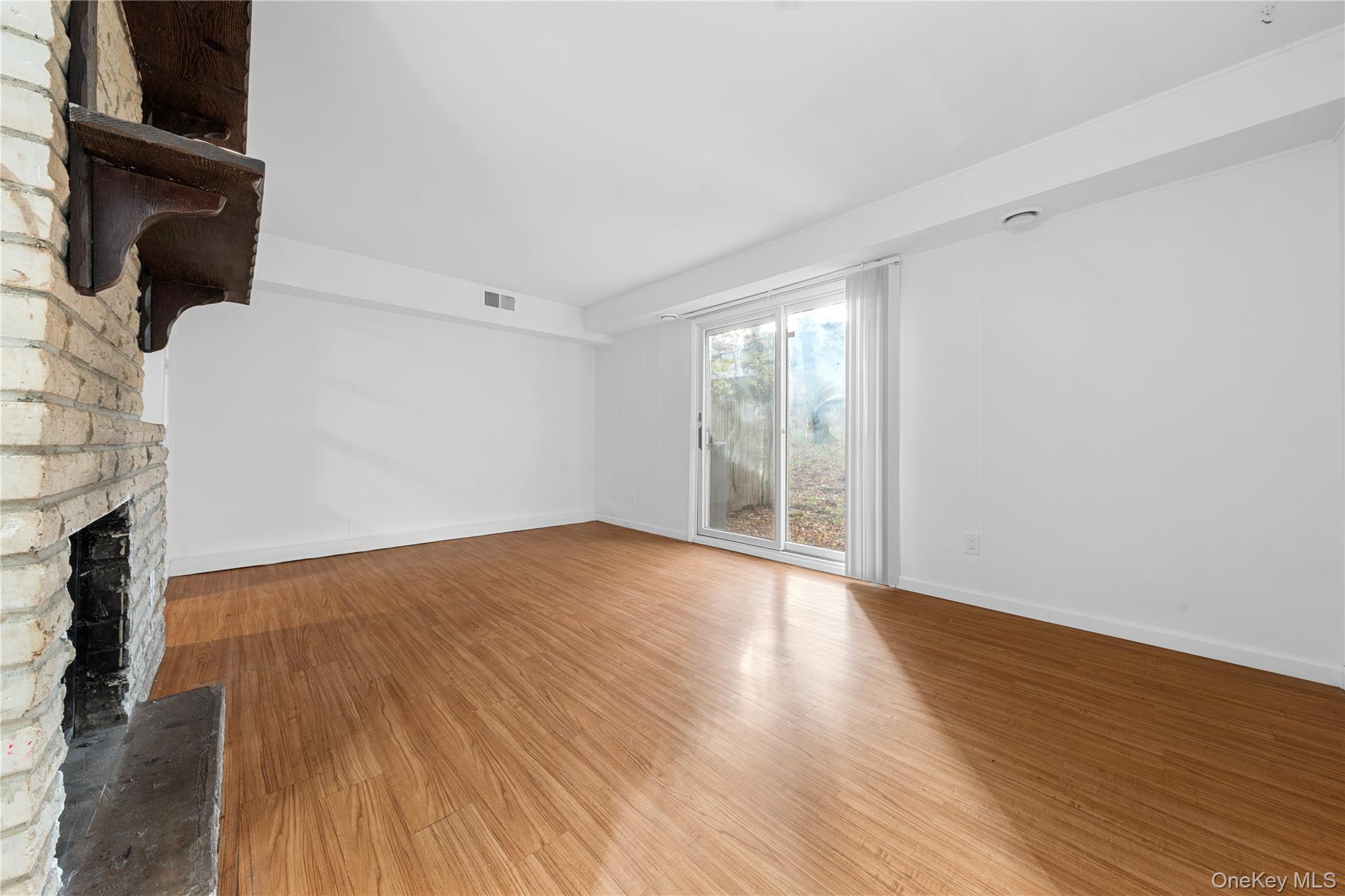 #9 photo, 34 Wooded Way, Calverton , NY 11933