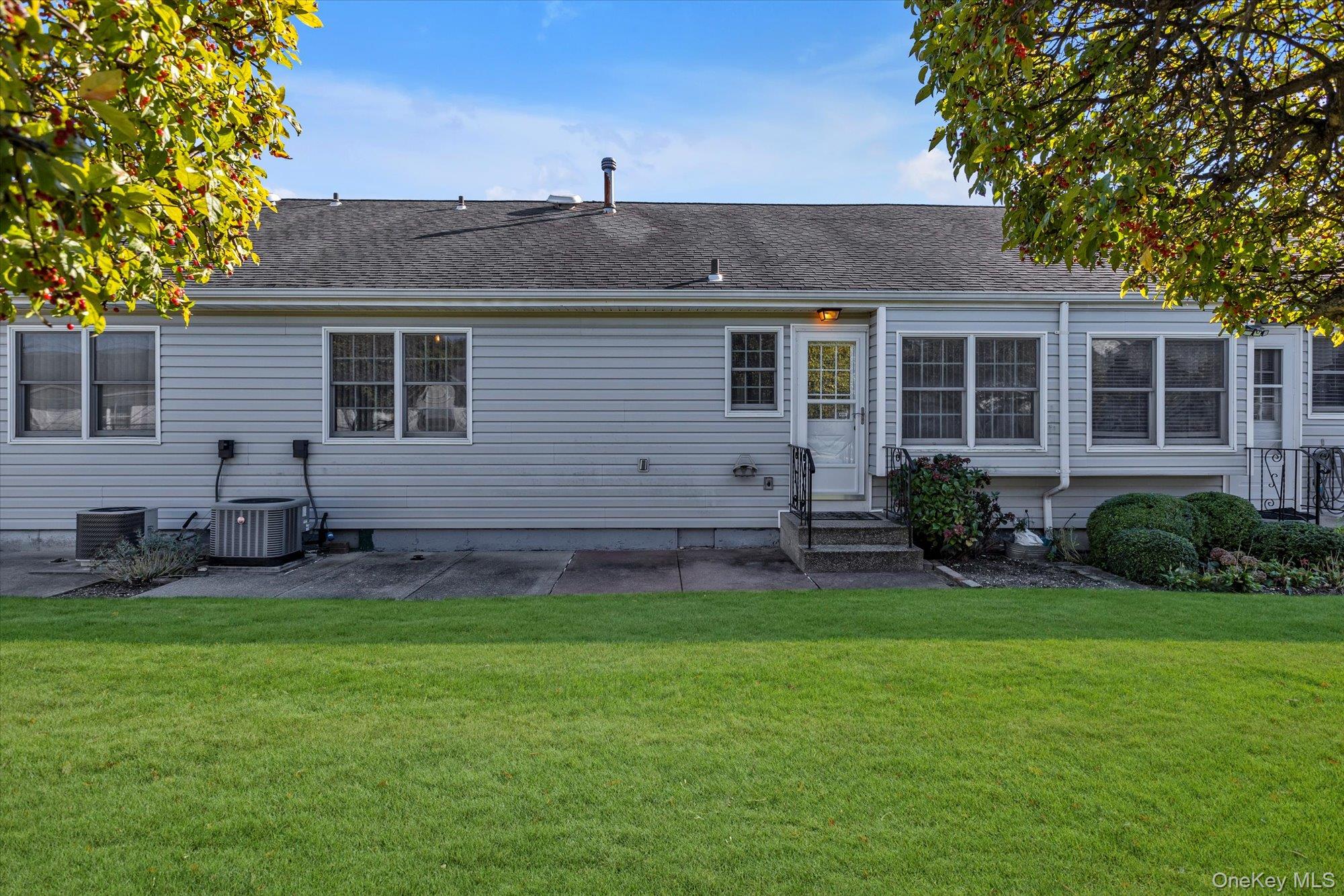 #16 photo, 20 Primrose Lane, North Babylon , NY 11703