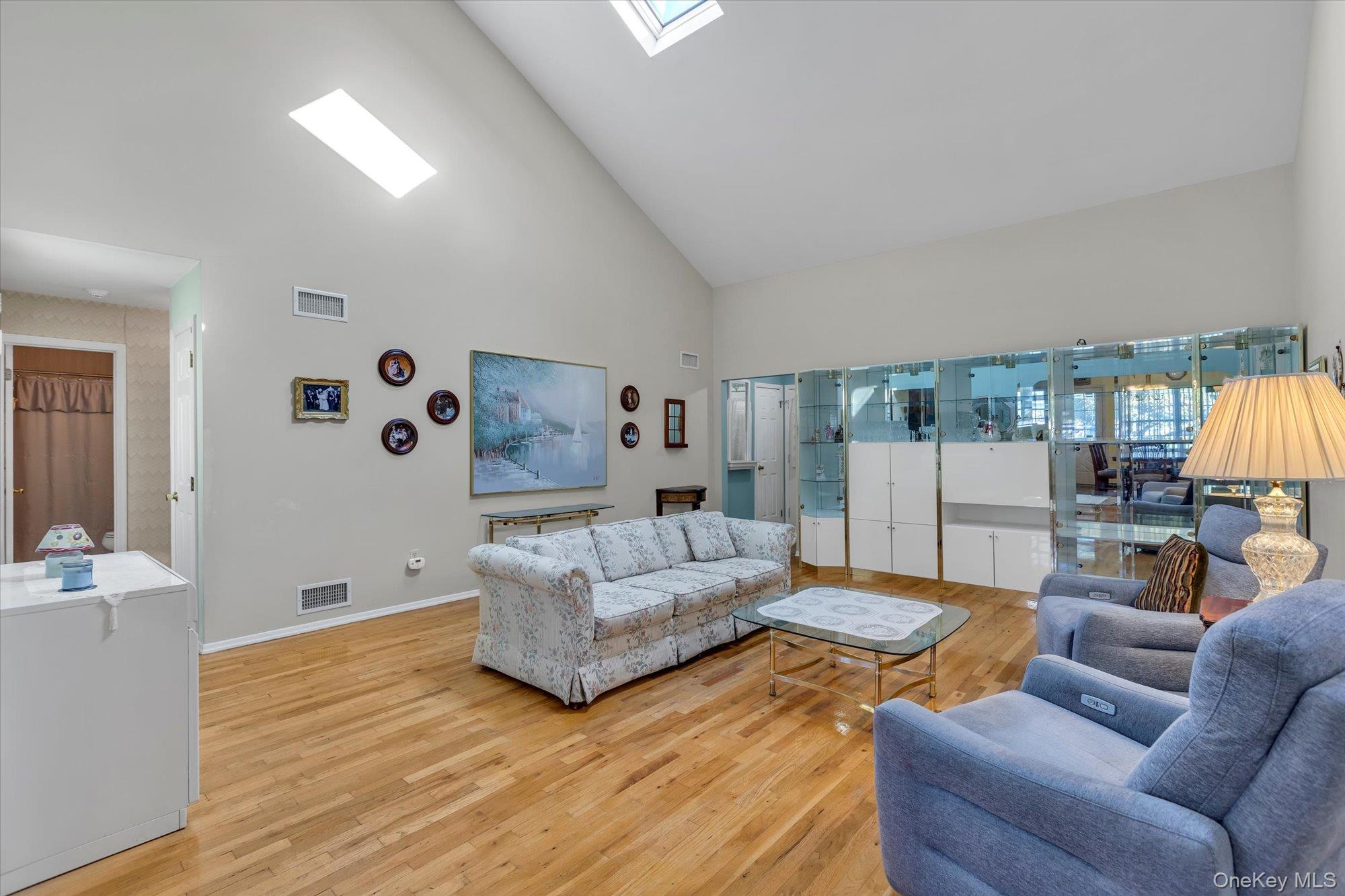 #3 photo, 20 Primrose Lane, North Babylon , NY 11703