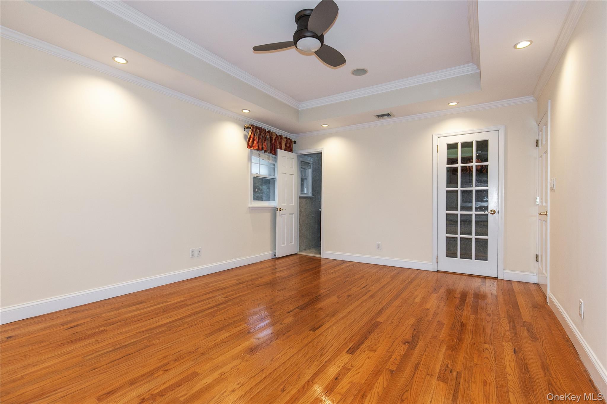 #16 photo, 188 Rhododendron Drive, Westbury , NY 11590