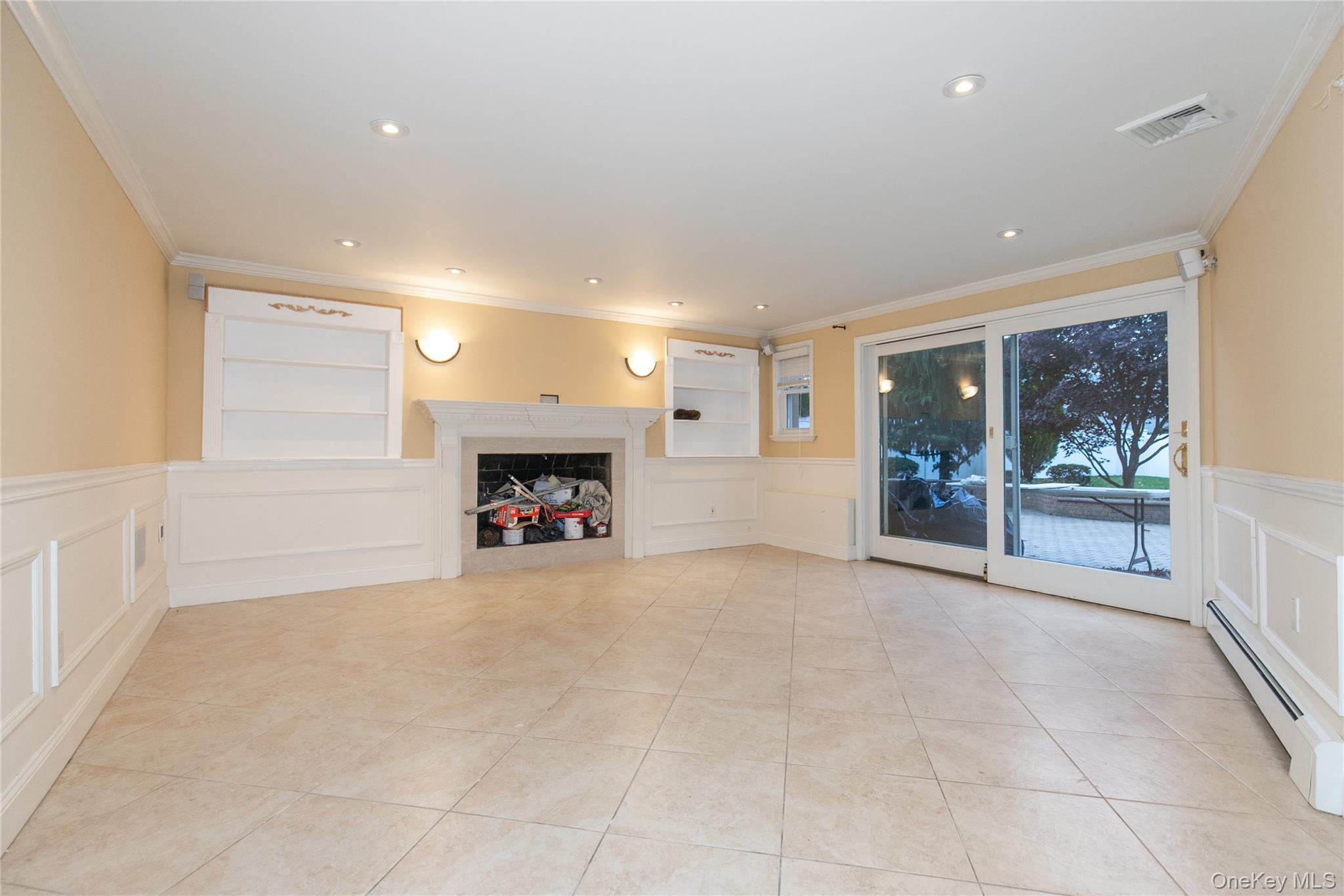 #17 photo, 188 Rhododendron Drive, Westbury , NY 11590