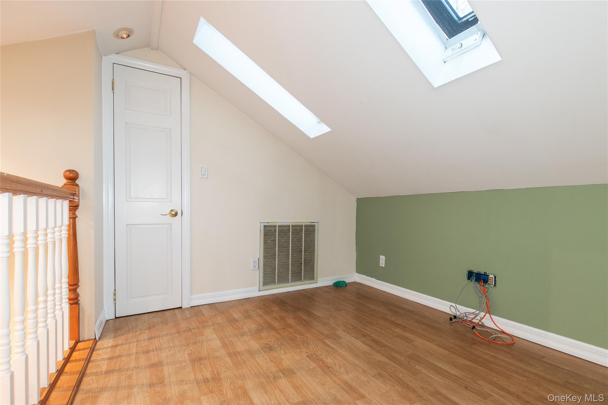 #19 photo, 188 Rhododendron Drive, Westbury , NY 11590