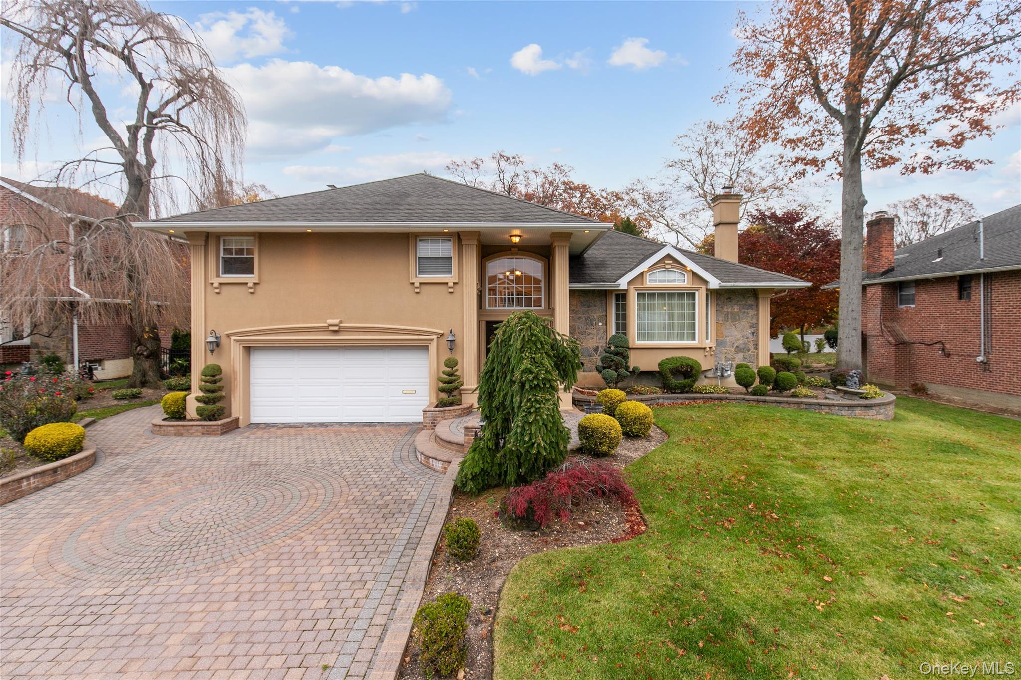 #2 photo, 188 Rhododendron Drive, Westbury , NY 11590