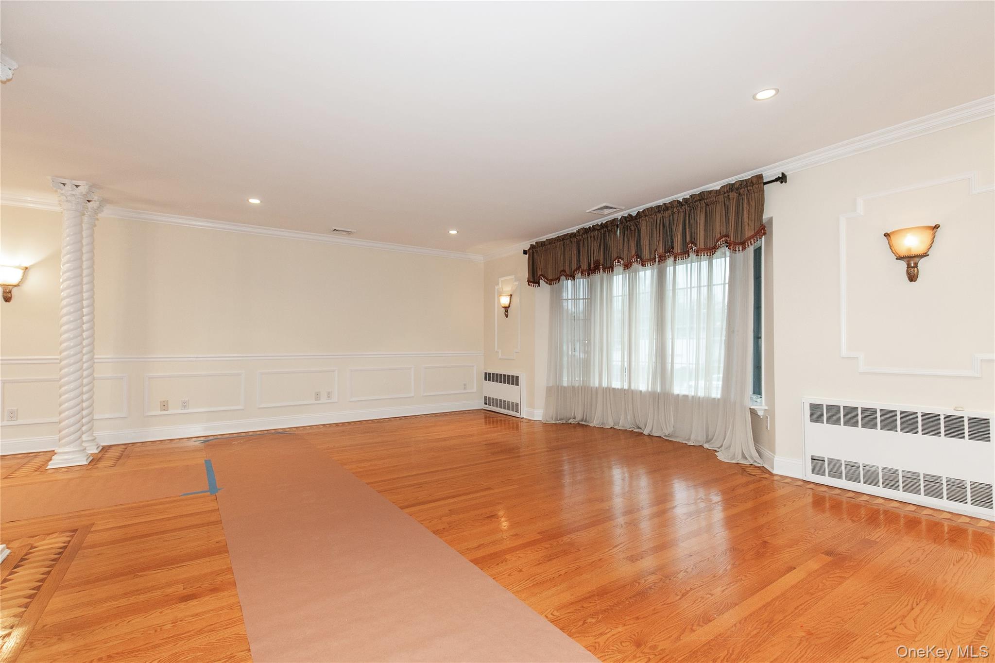 #9 photo, 188 Rhododendron Drive, Westbury , NY 11590