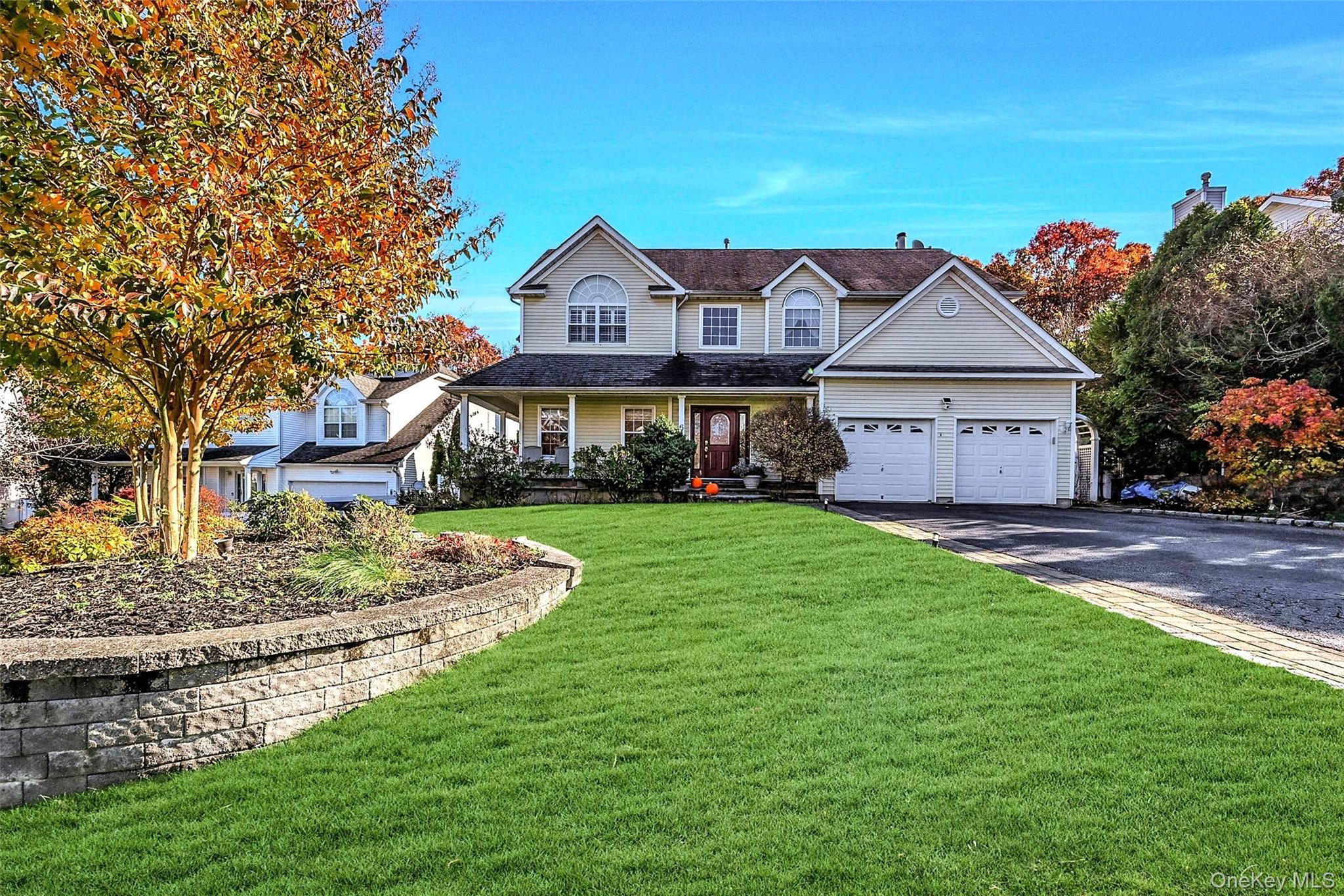 #1 photo, 6 Laurel Crescent, Manorville , NY 11949