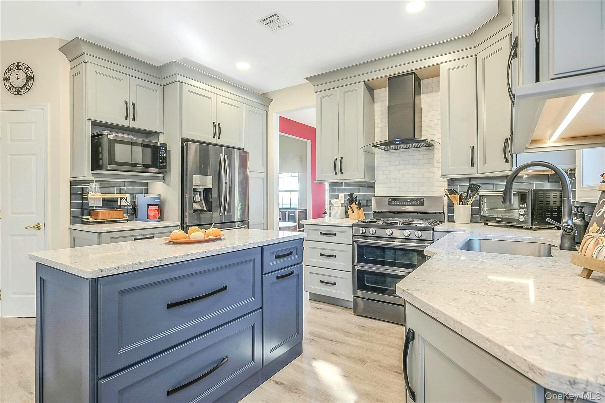 #19 photo, 6 Laurel Crescent, Manorville , NY 11949