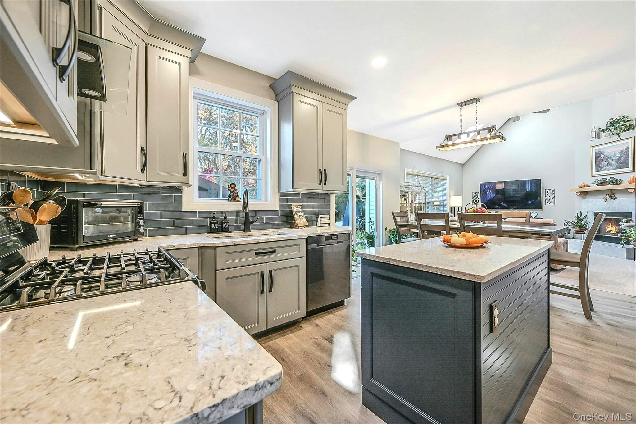 #20 photo, 6 Laurel Crescent, Manorville , NY 11949