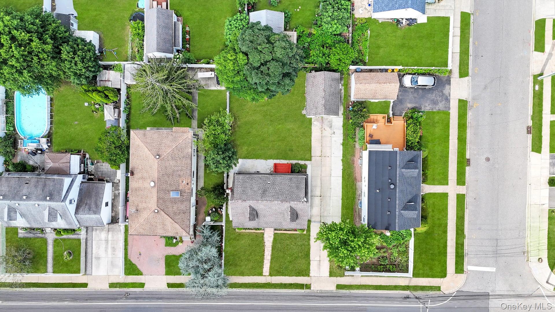 #3 photo, 308 New South Road, Hicksville , NY 11801